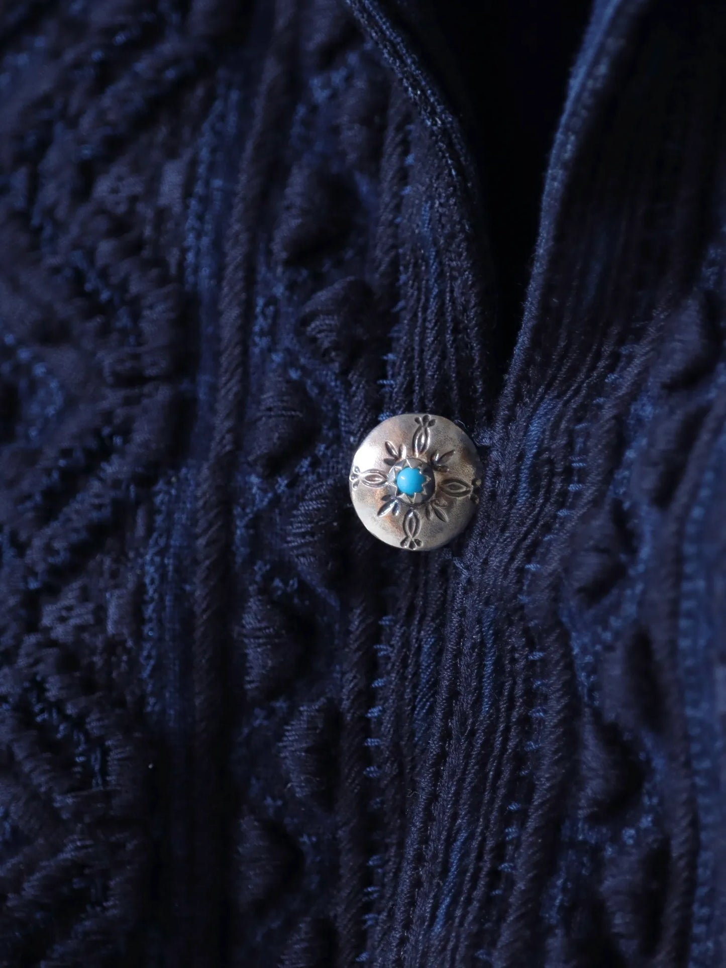 sarto-embroidery-pull-over-washed-indigo-7