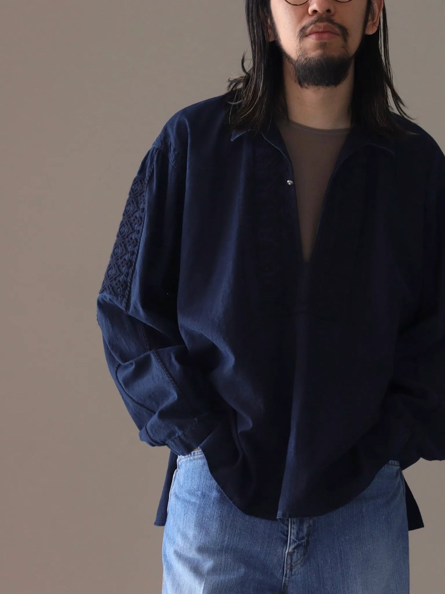 sarto-embroidery-pull-over-washed-indigo-9