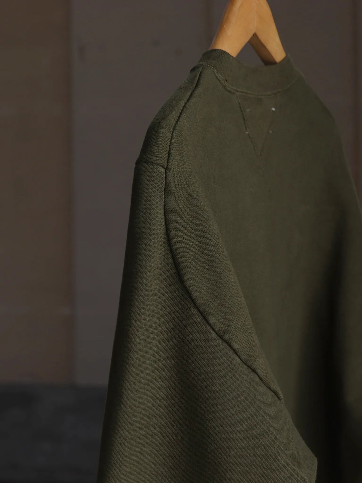 WONDER ROOM | "WHALE" crewneck sweat shirt olive