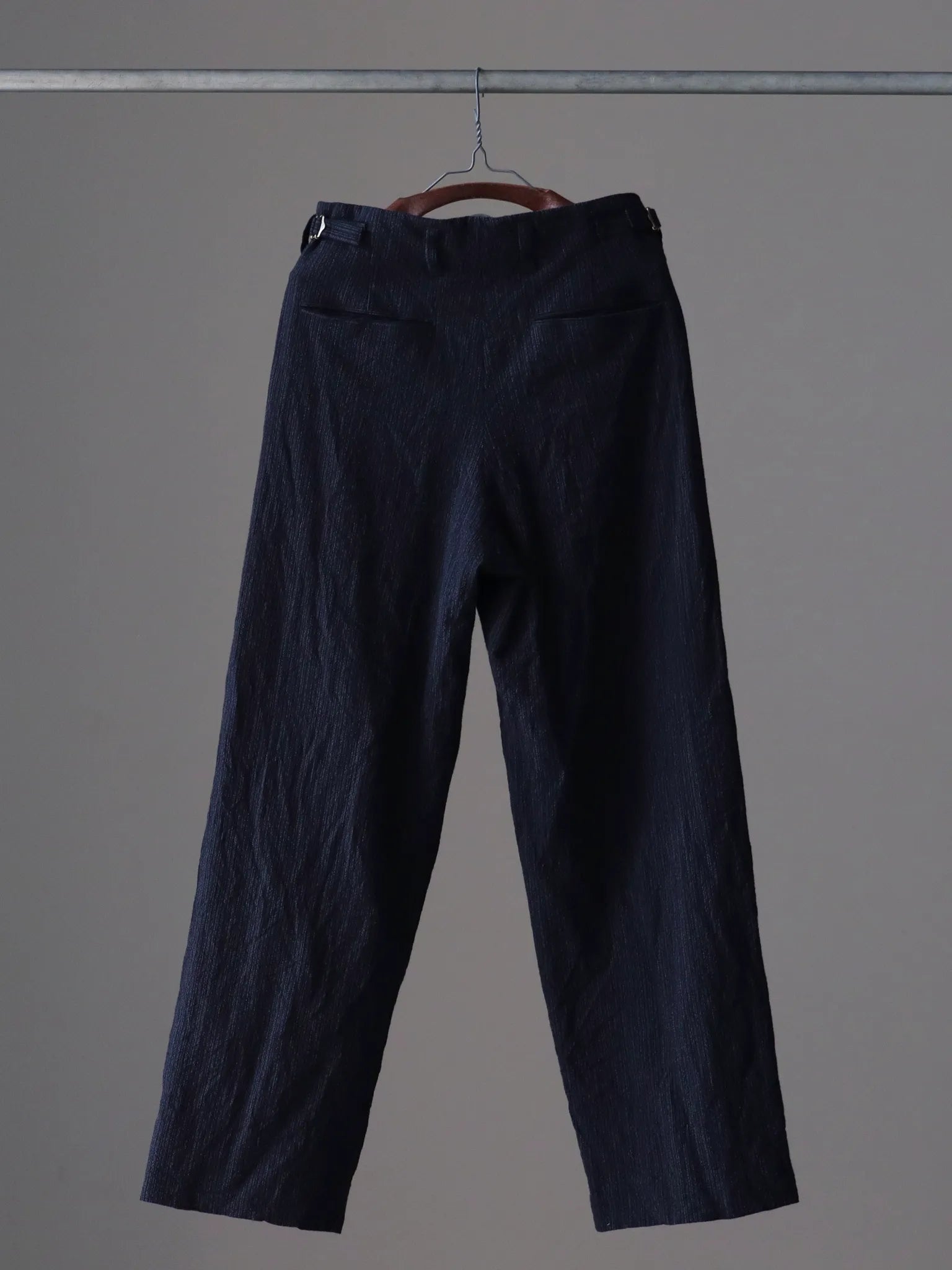 calmlence-single-pleated-wide-pants-blkst-2