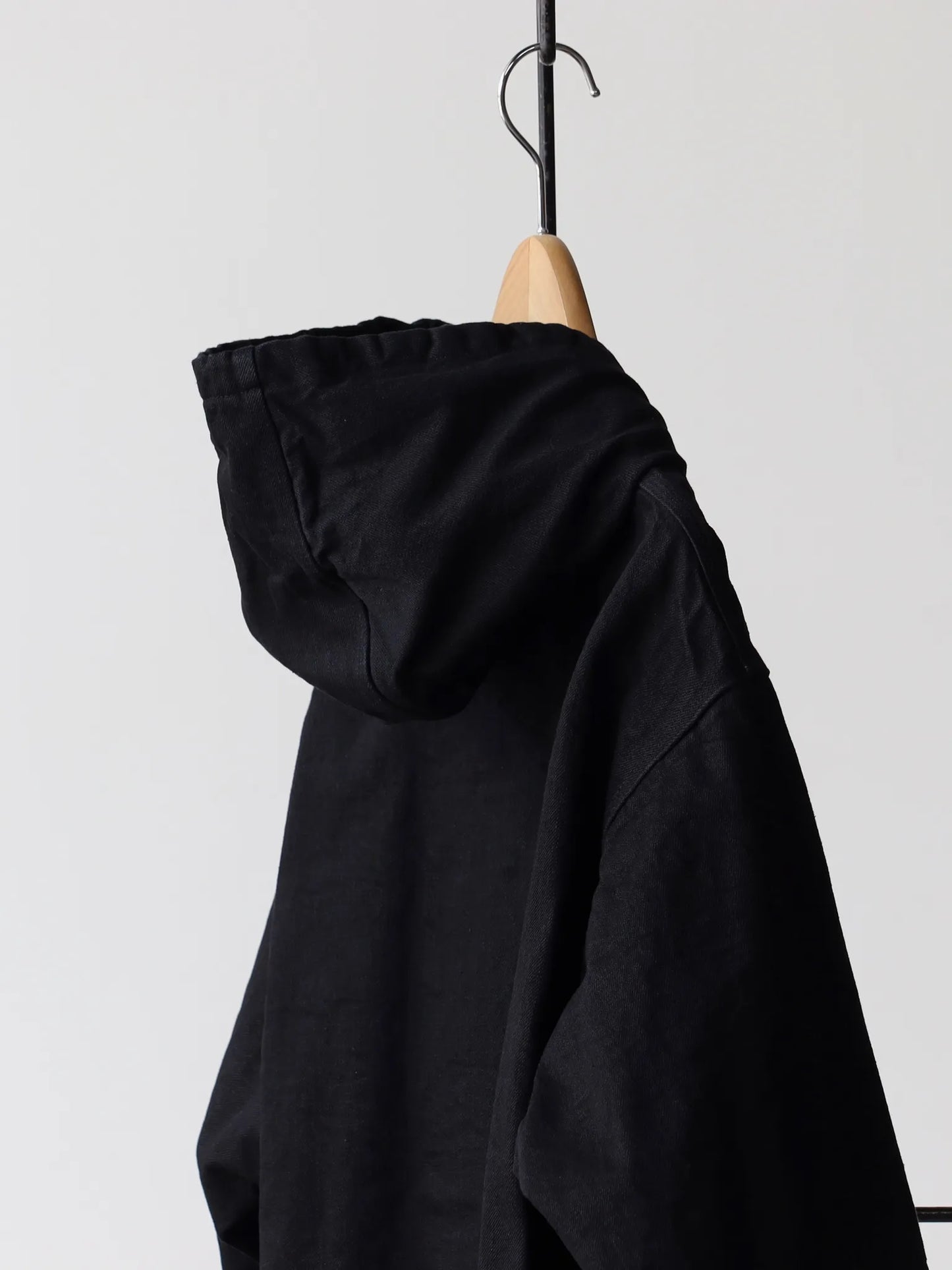 COMOLI | ブラックデニム ジップパーカ BLACK
