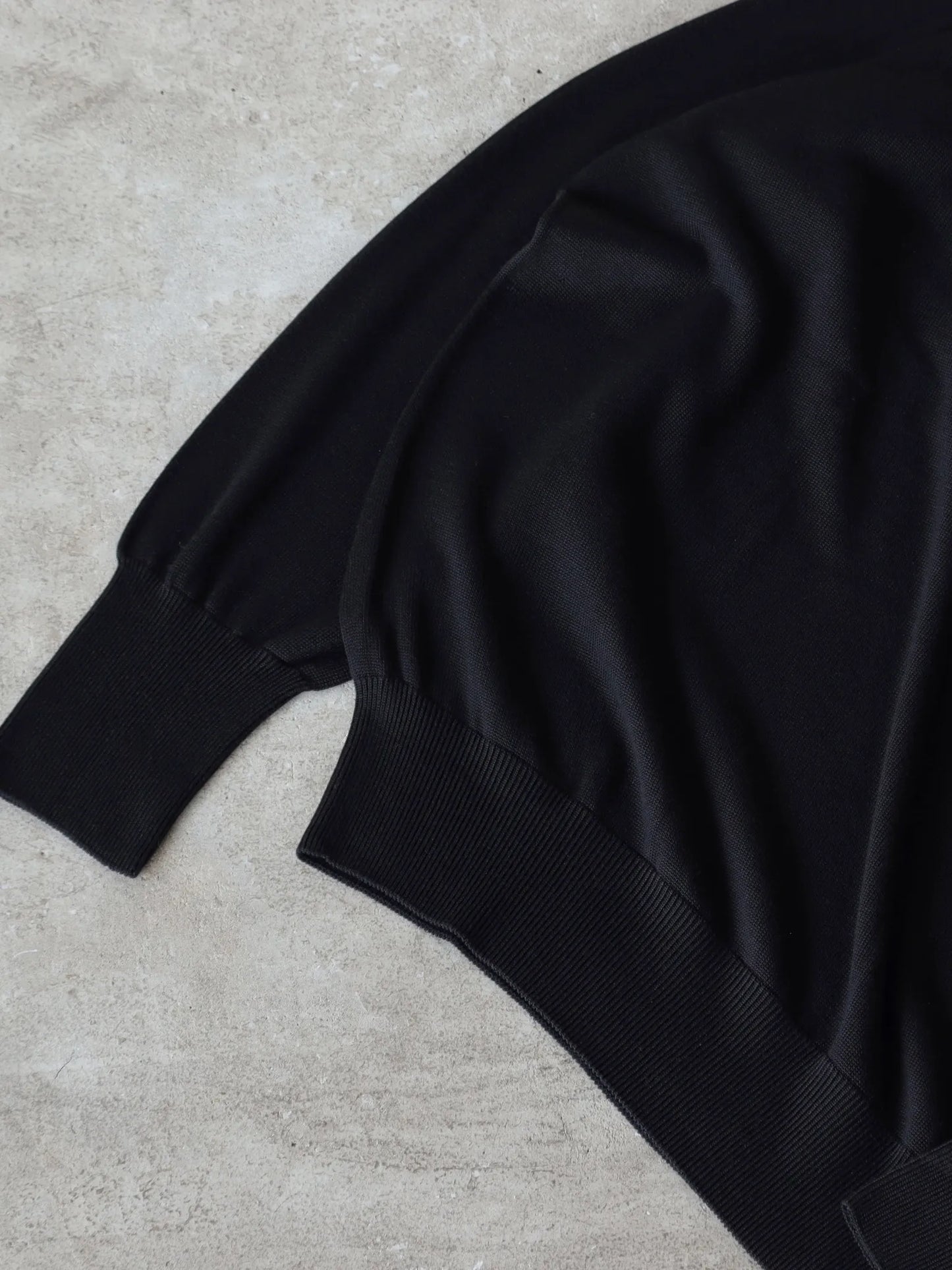 Olde H & Daughter | SILK PLAIN STITCH CREW L/S BLACK