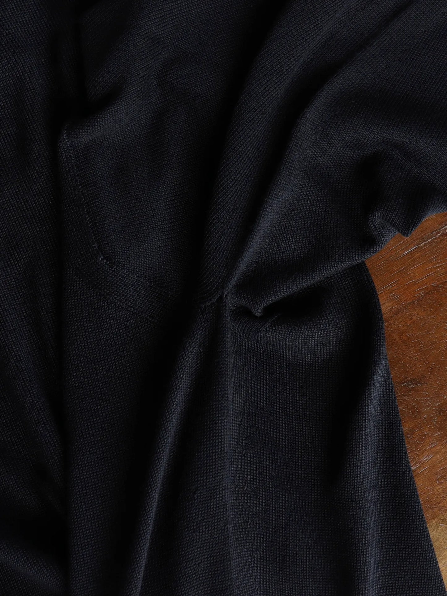 Olde H & Daughter | SILK PLAIN STITCH CREW L/S BLACK