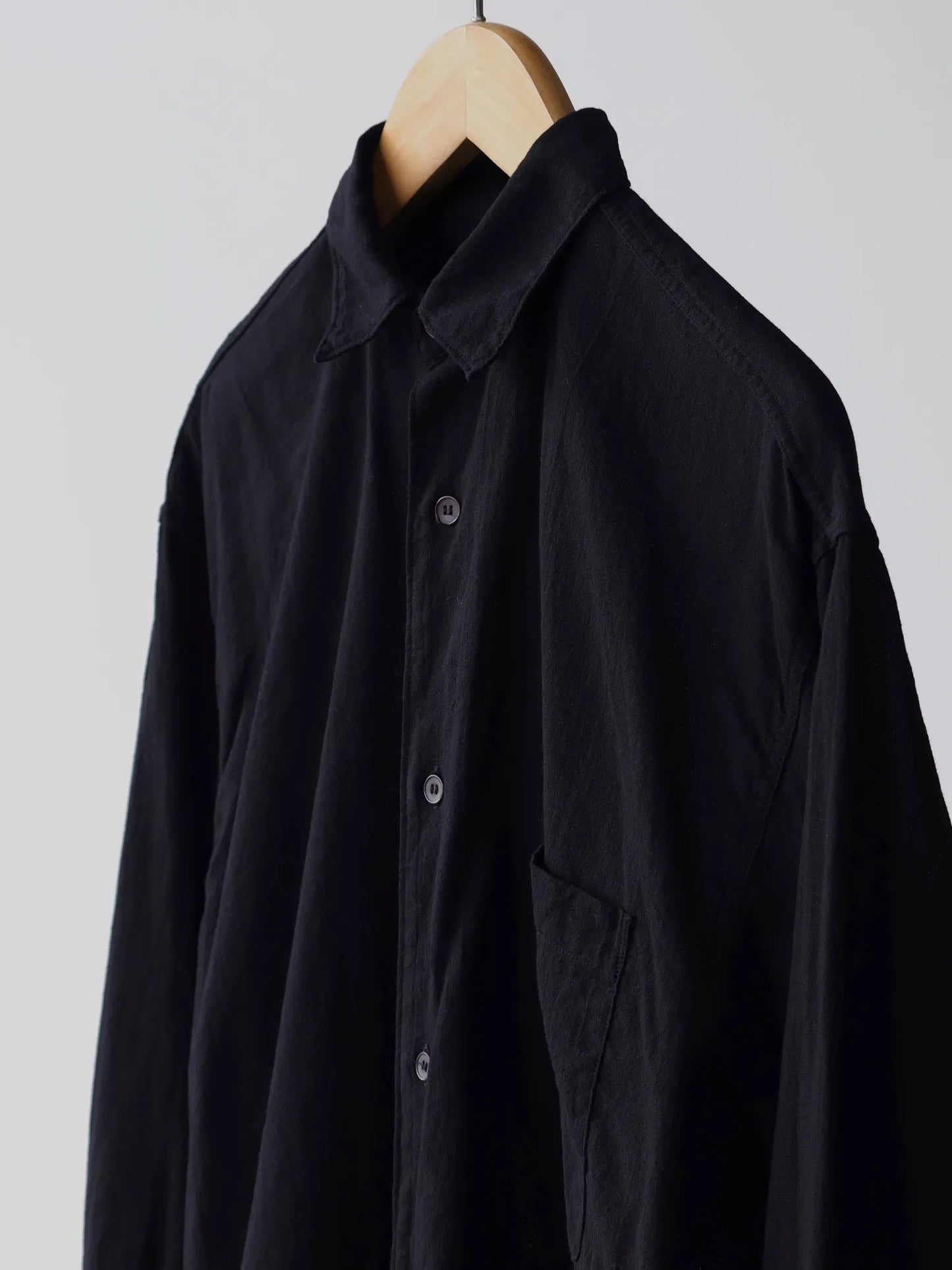 comoli-オックス-シャツ-black-1-2
