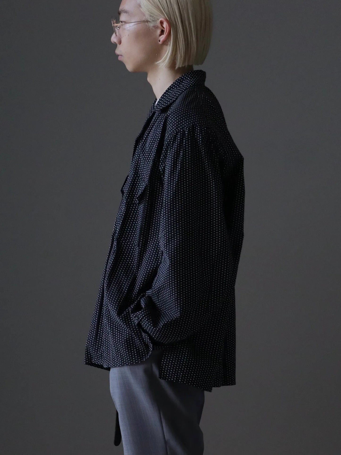 sarto-open-collar-blouse-black-o-white-2