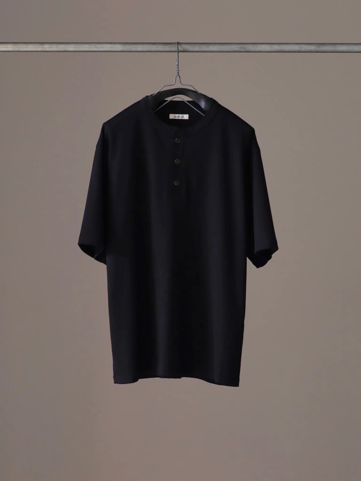 calmlence-henley-neck-t-shirt-blk-1