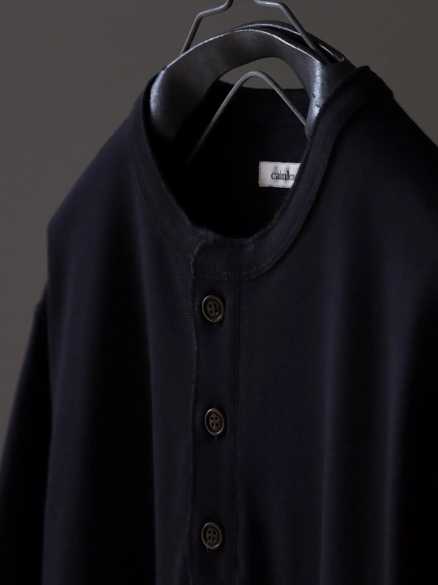 calmlence-henley-neck-t-shirt-blk-3