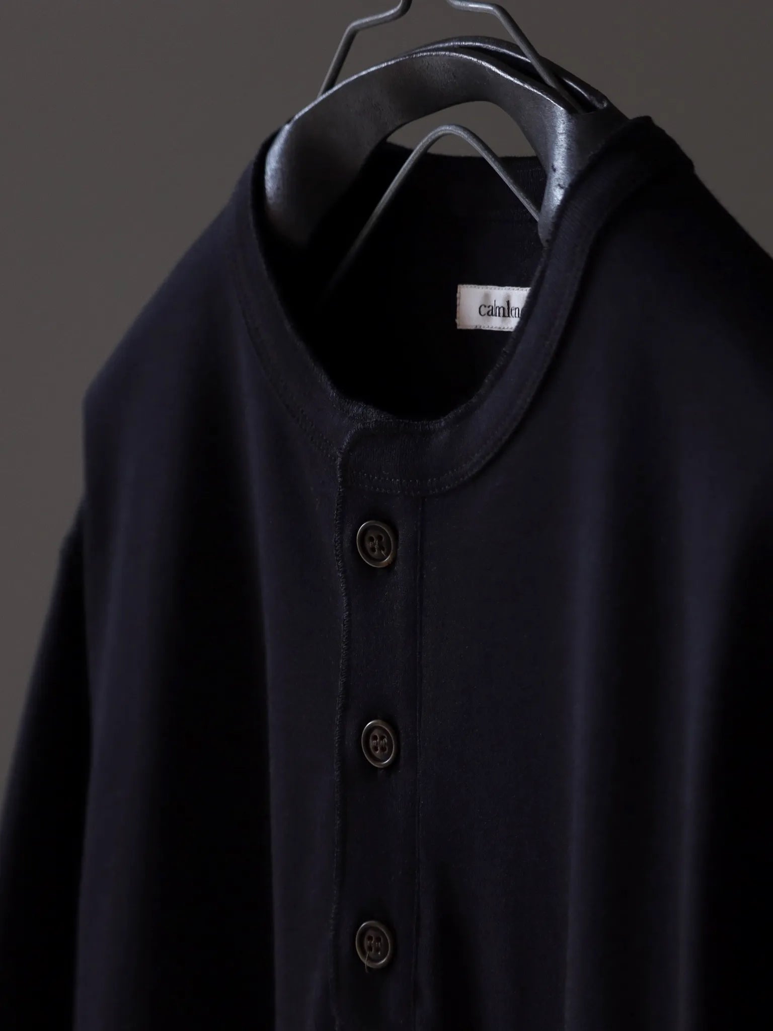 calmlence-henley-neck-t-shirt-blk-3