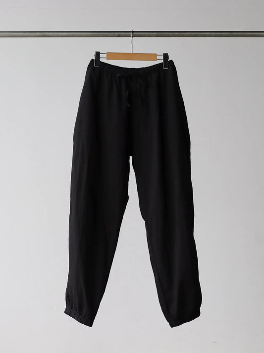 comoli-khadiコットン-ドローストリングパンツ-black-1