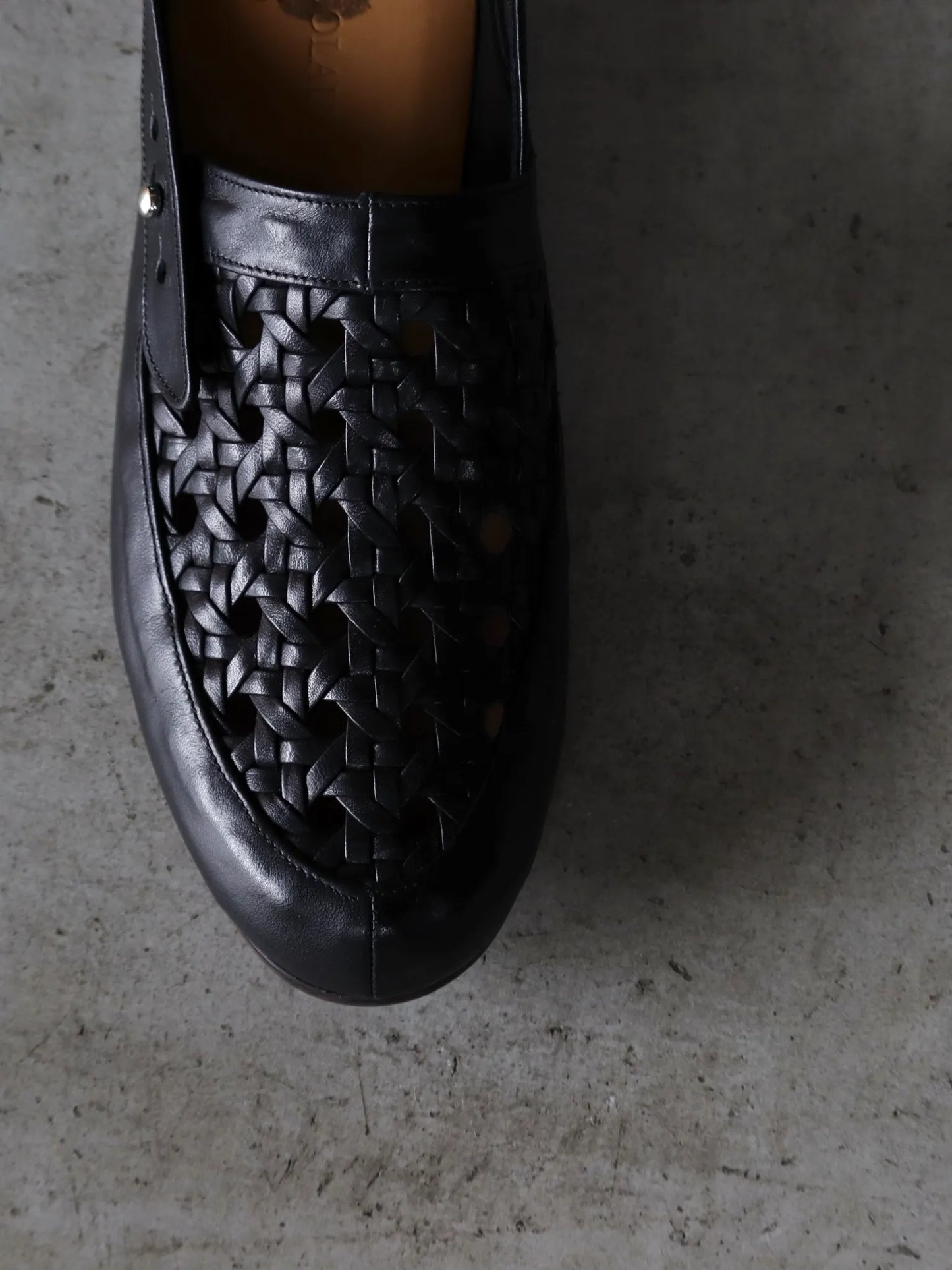 petrosolaum-cage-sandal-horse-membrane-black-3