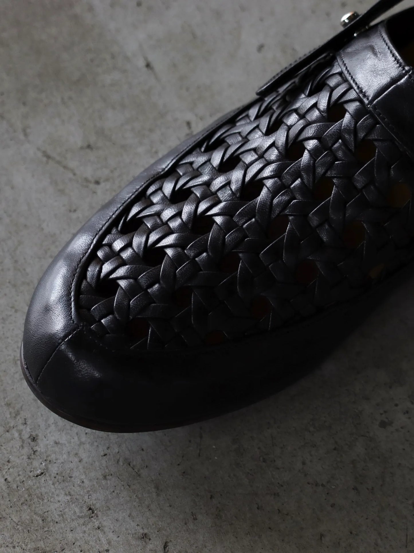 petrosolaum-cage-sandal-horse-membrane-black-4