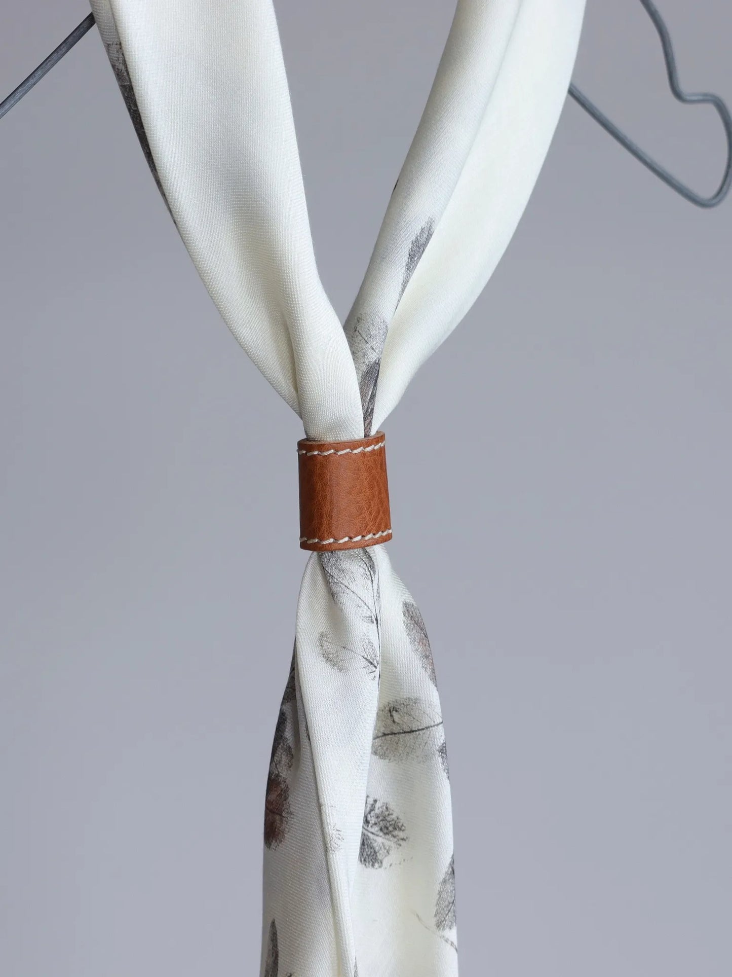 silvana-manetti-clip-knot-beige-2