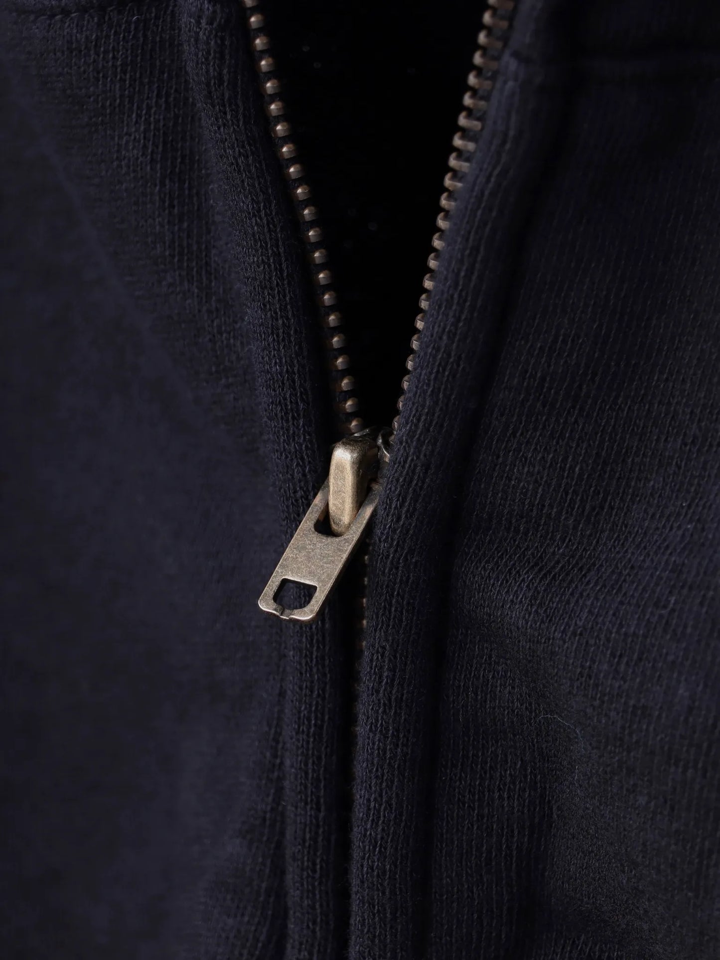 comoli-lwコットン裏毛-ジップパーカ-black-4