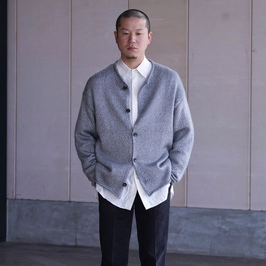 シルバーを目指したニット