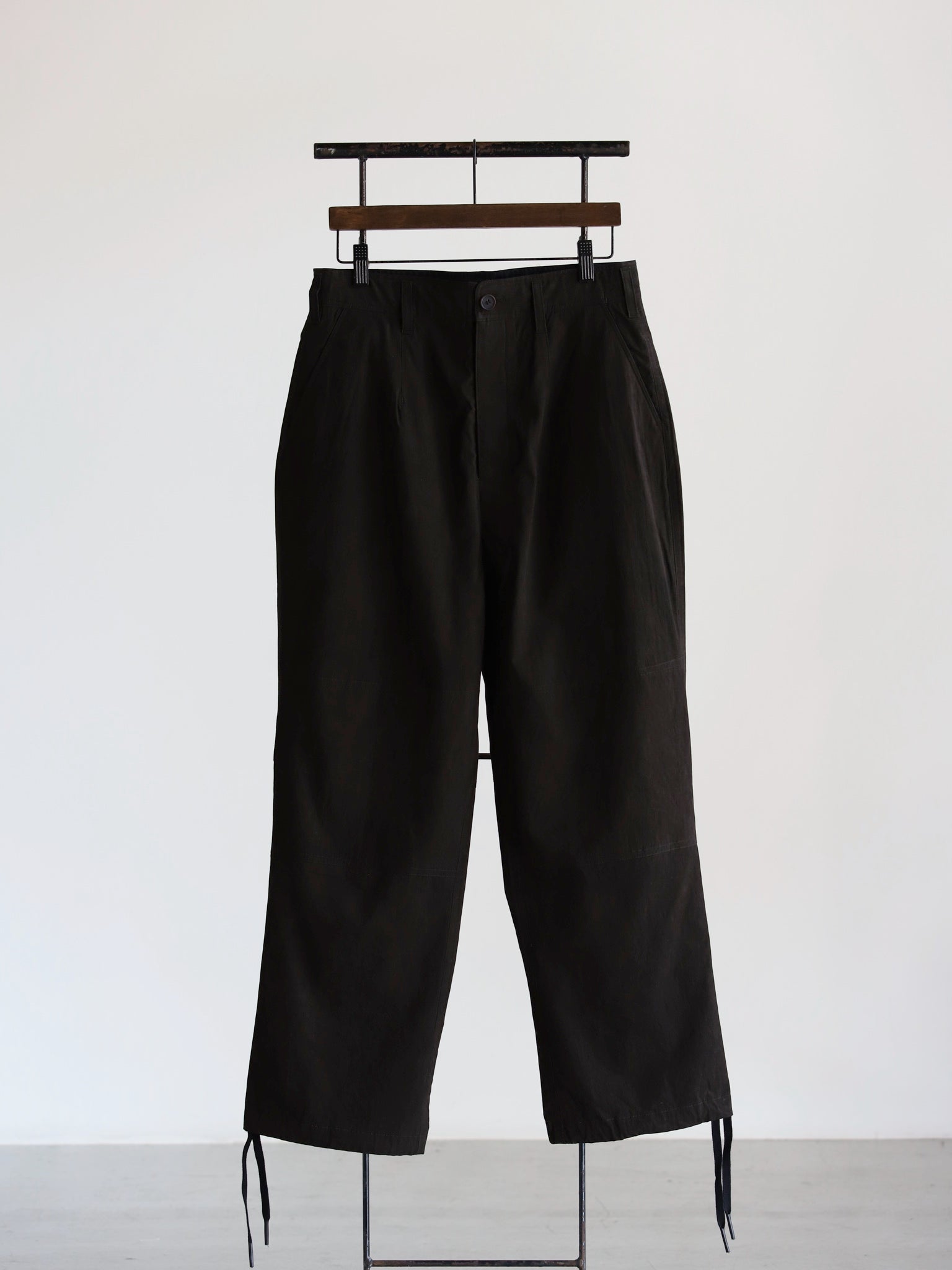 yamauchi-cotton-broad-cargo-pants-doro-1