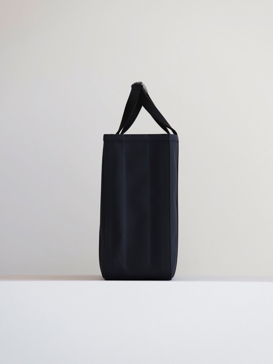 chacoli-frame-tote-01-black-2