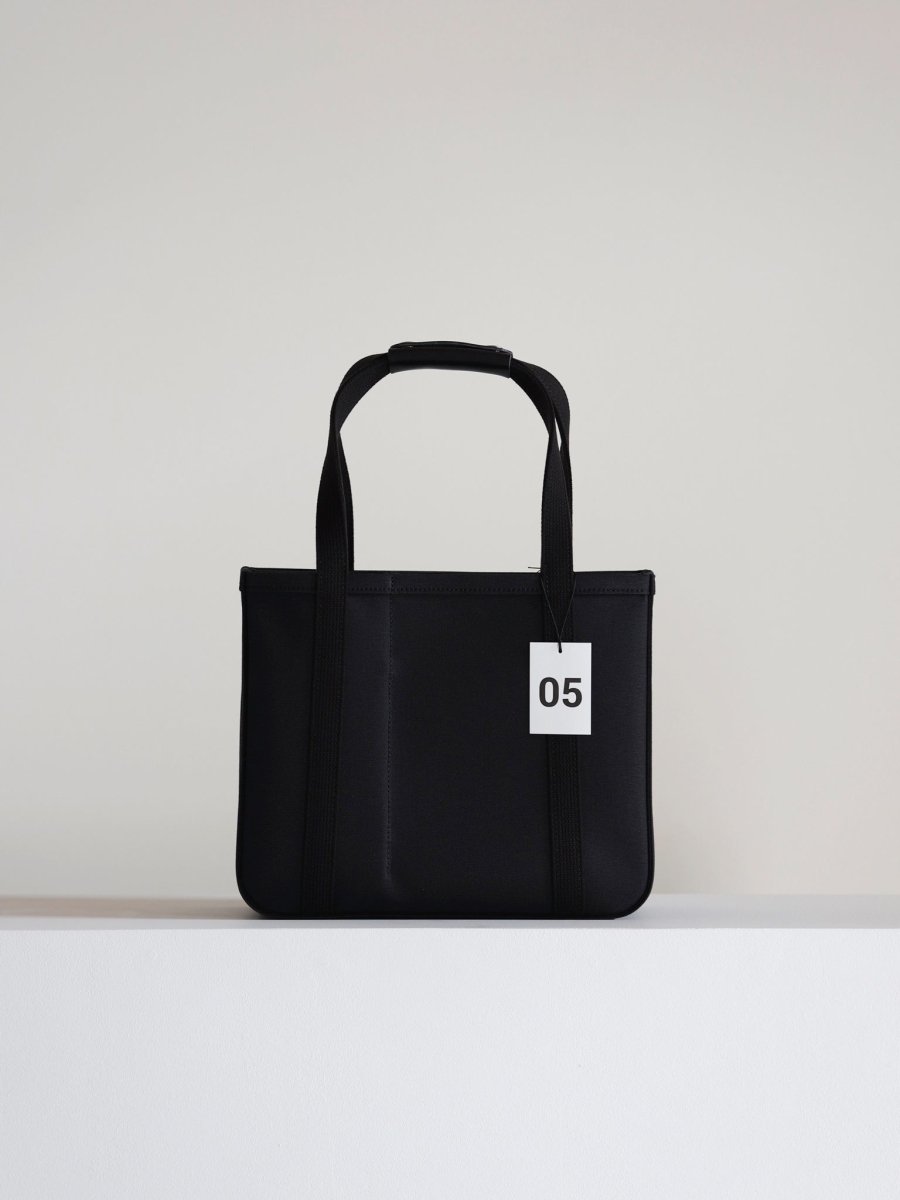 chacoli-frame-tote-05-black-1