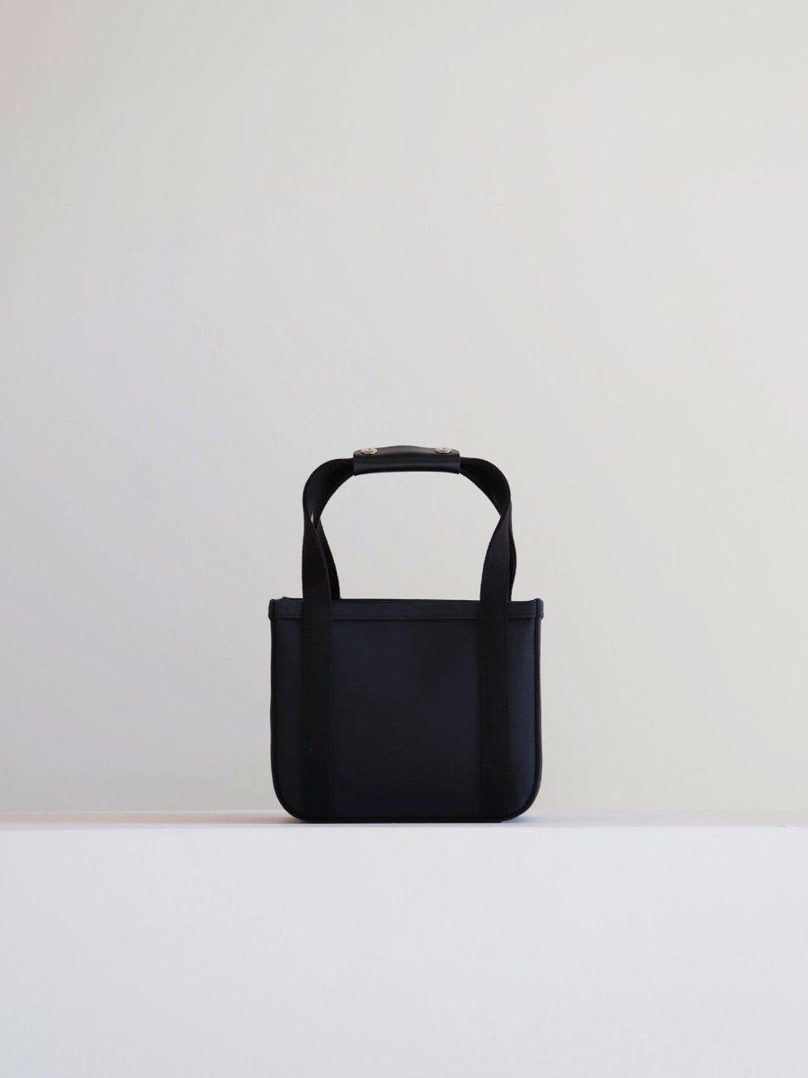 chacoli-frame-tote-07-black-3