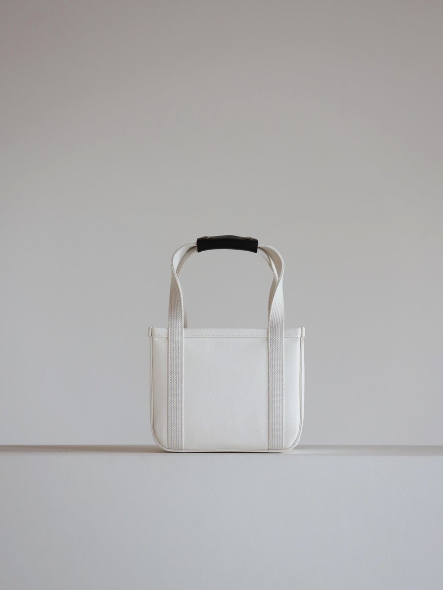 chacoli-frame-tote-07-white-3