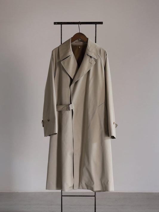 comoli-cotton-gabardine-tielocken-coat-beige-1