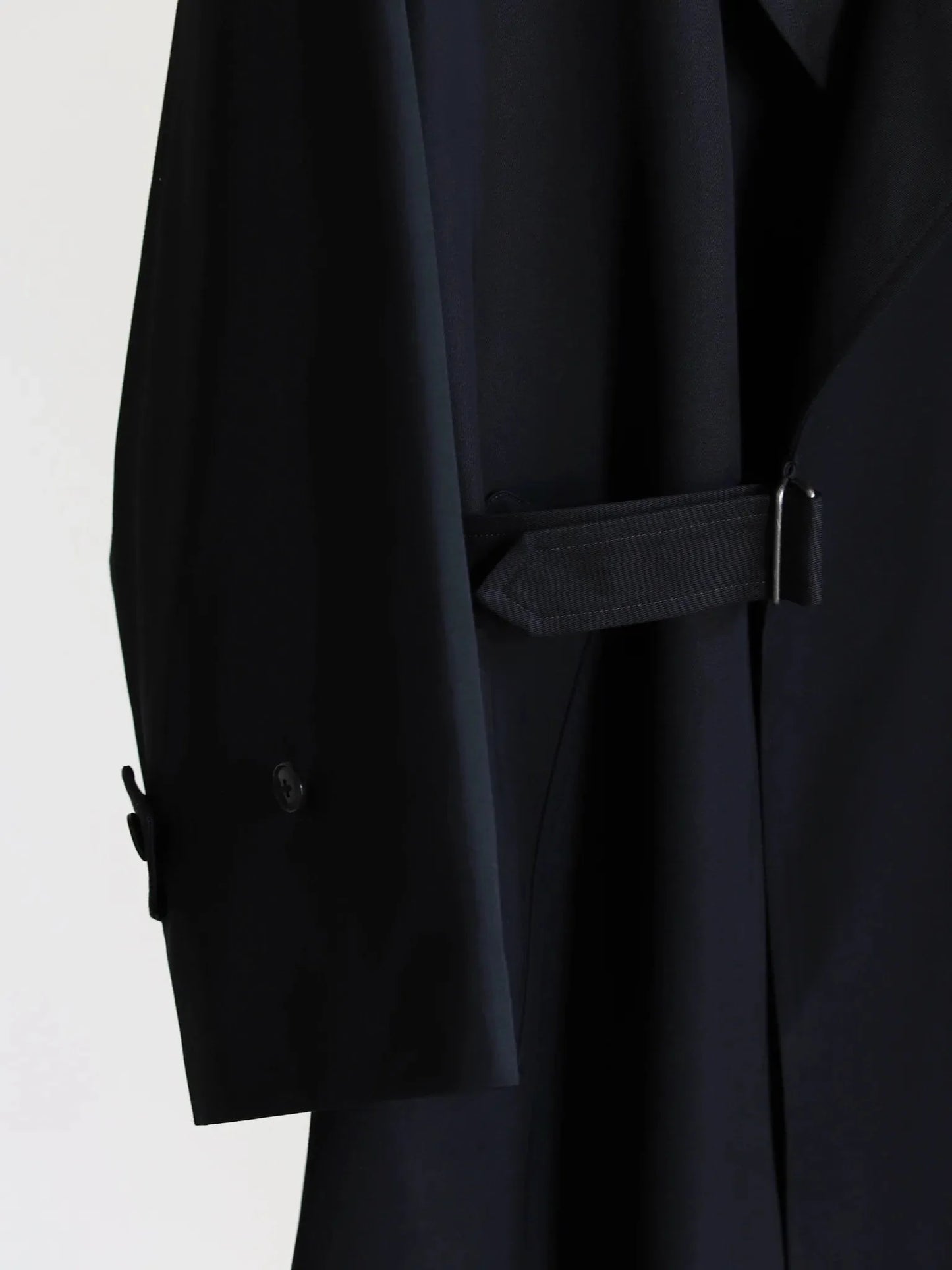 comoli-cotton-gabardine-tielocken-coat-black-9