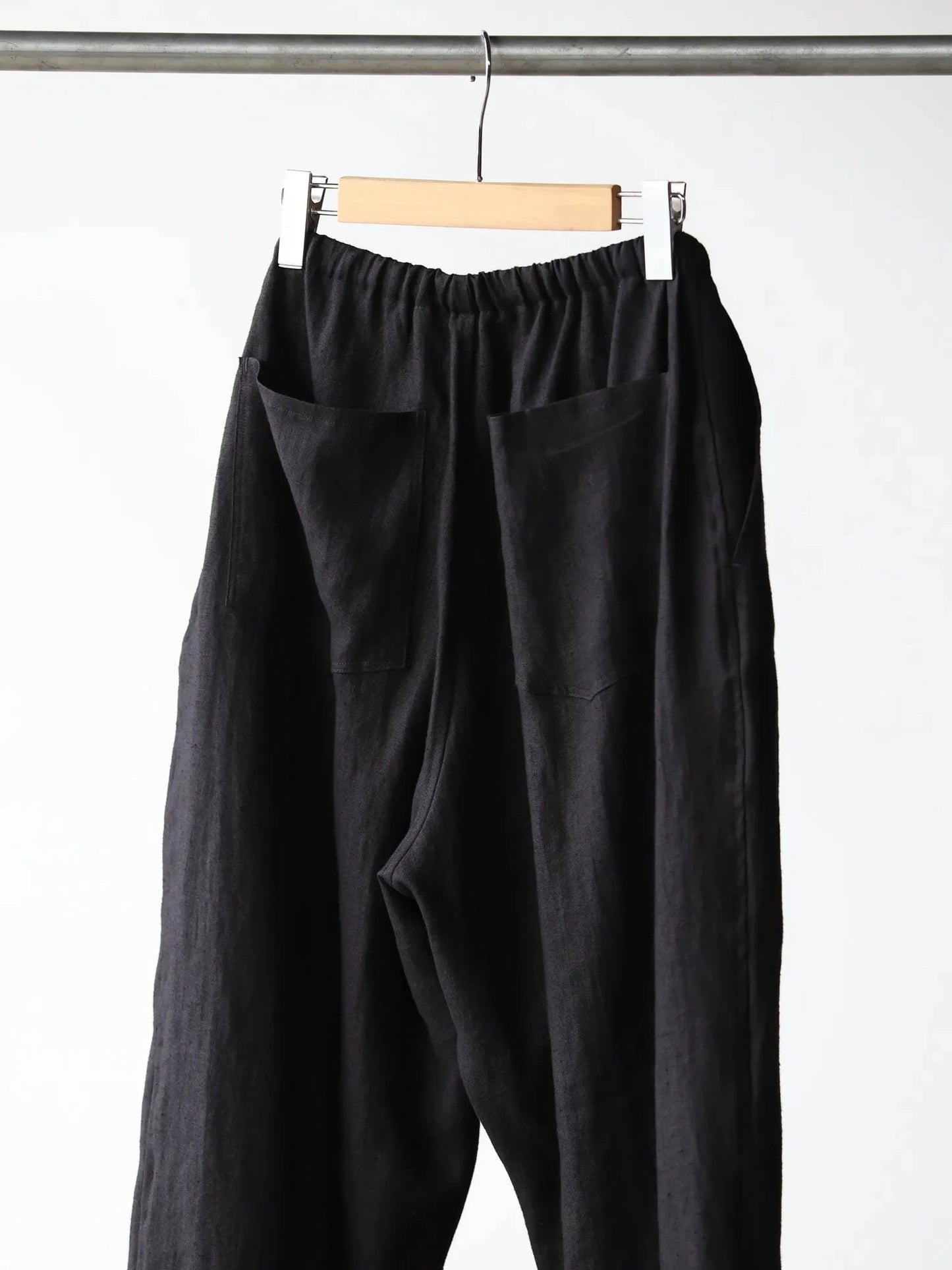 comoli-canapa-drawstring-pants-black-3