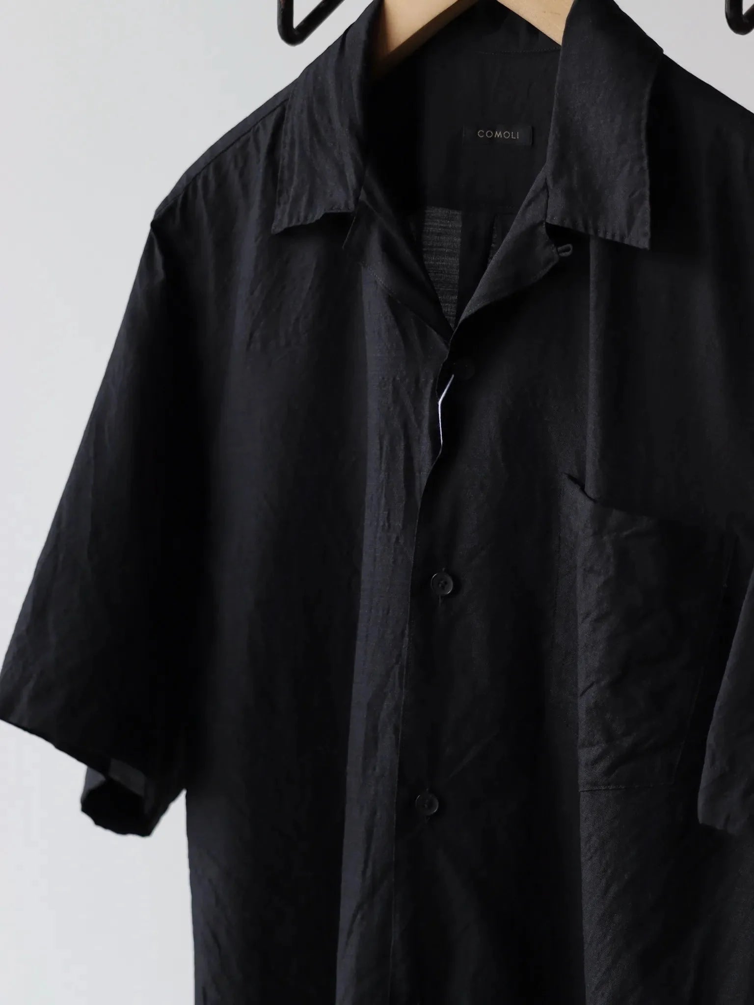 comoli-wool-silk-shortsleeve-opencollar-shirt-charcoal-5