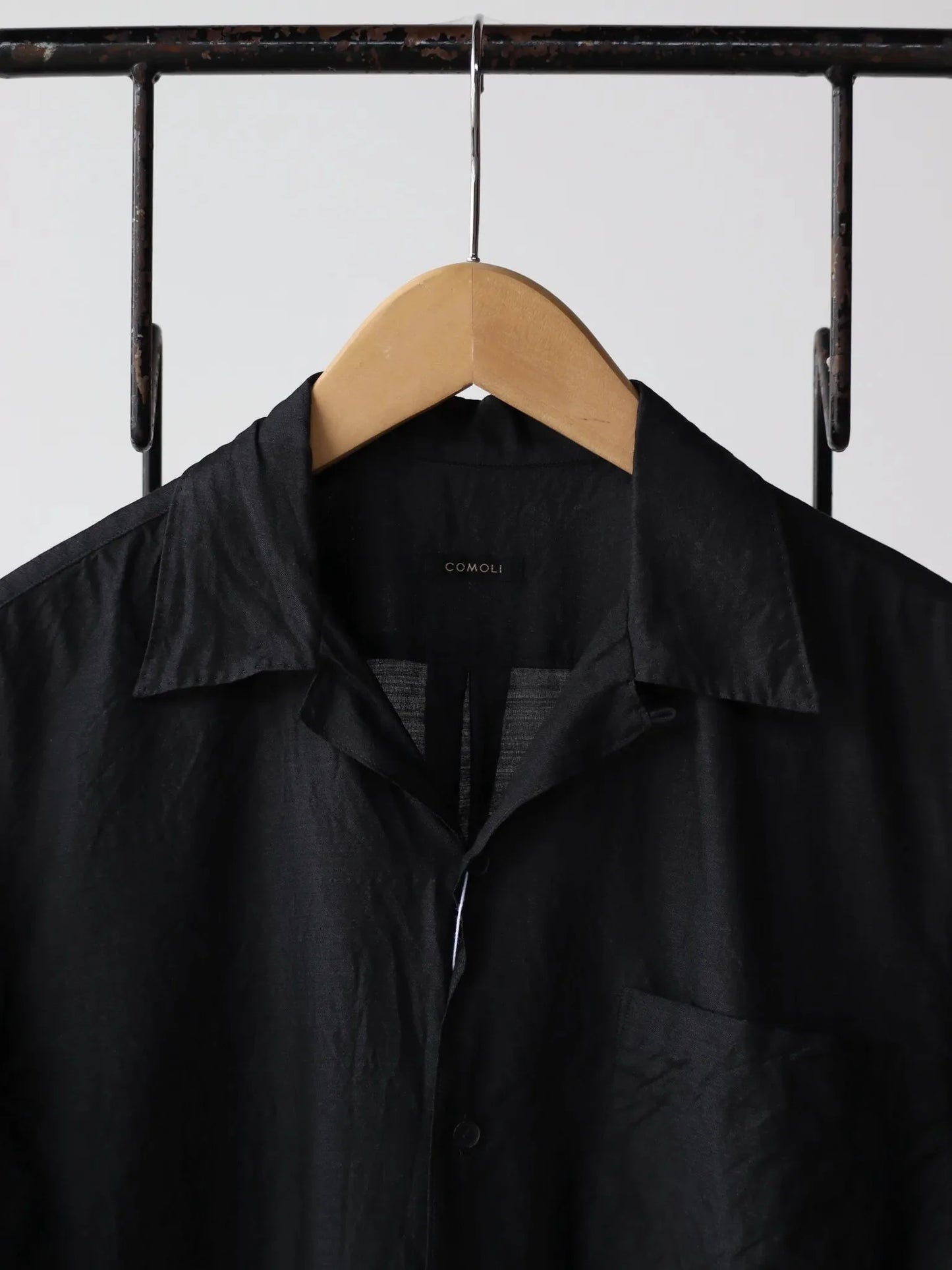 comoli-wool-silk-shortsleeve-opencollar-shirt-charcoal-3