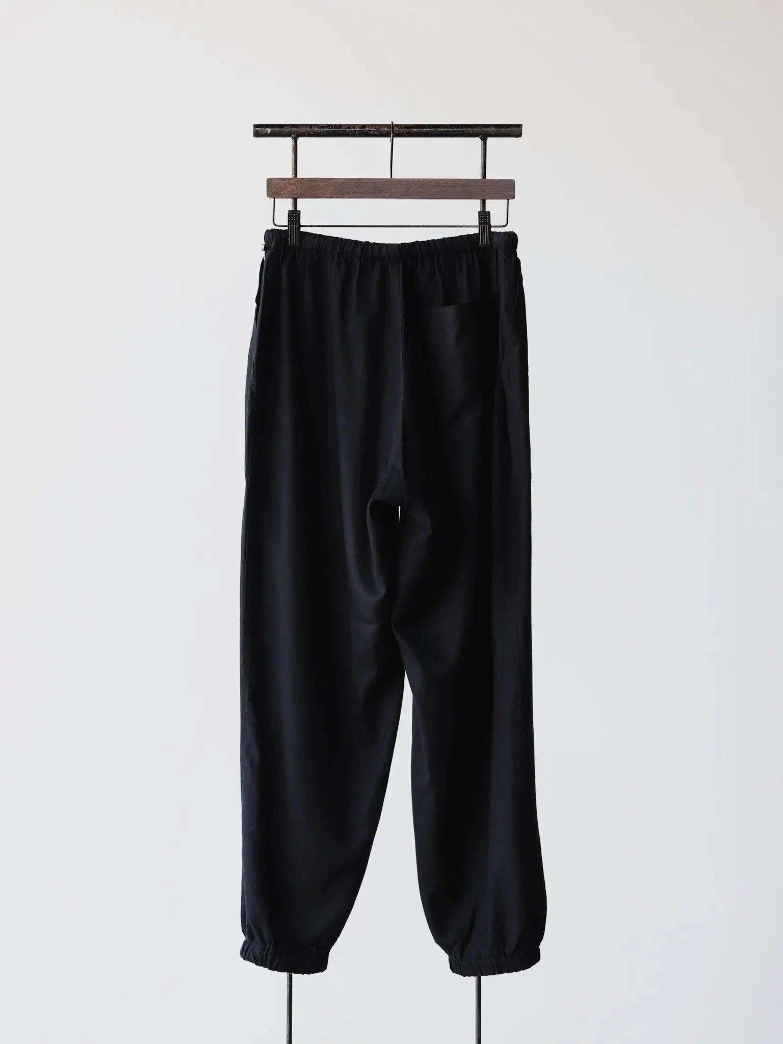 comoli-silk-flannel-drawstring-pant-navy-2