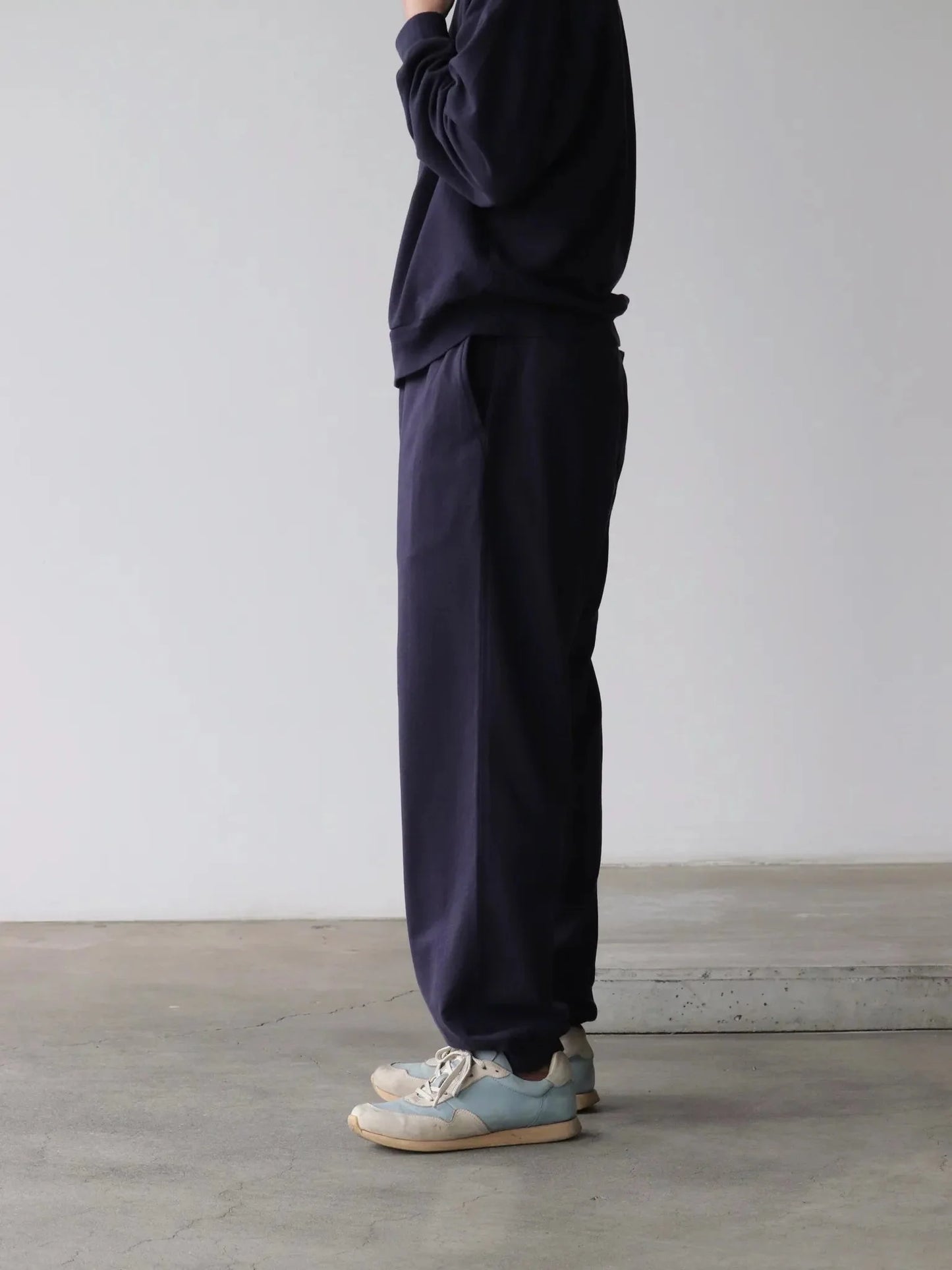 comoli-cotton-silk-jersey-pants-navy-2