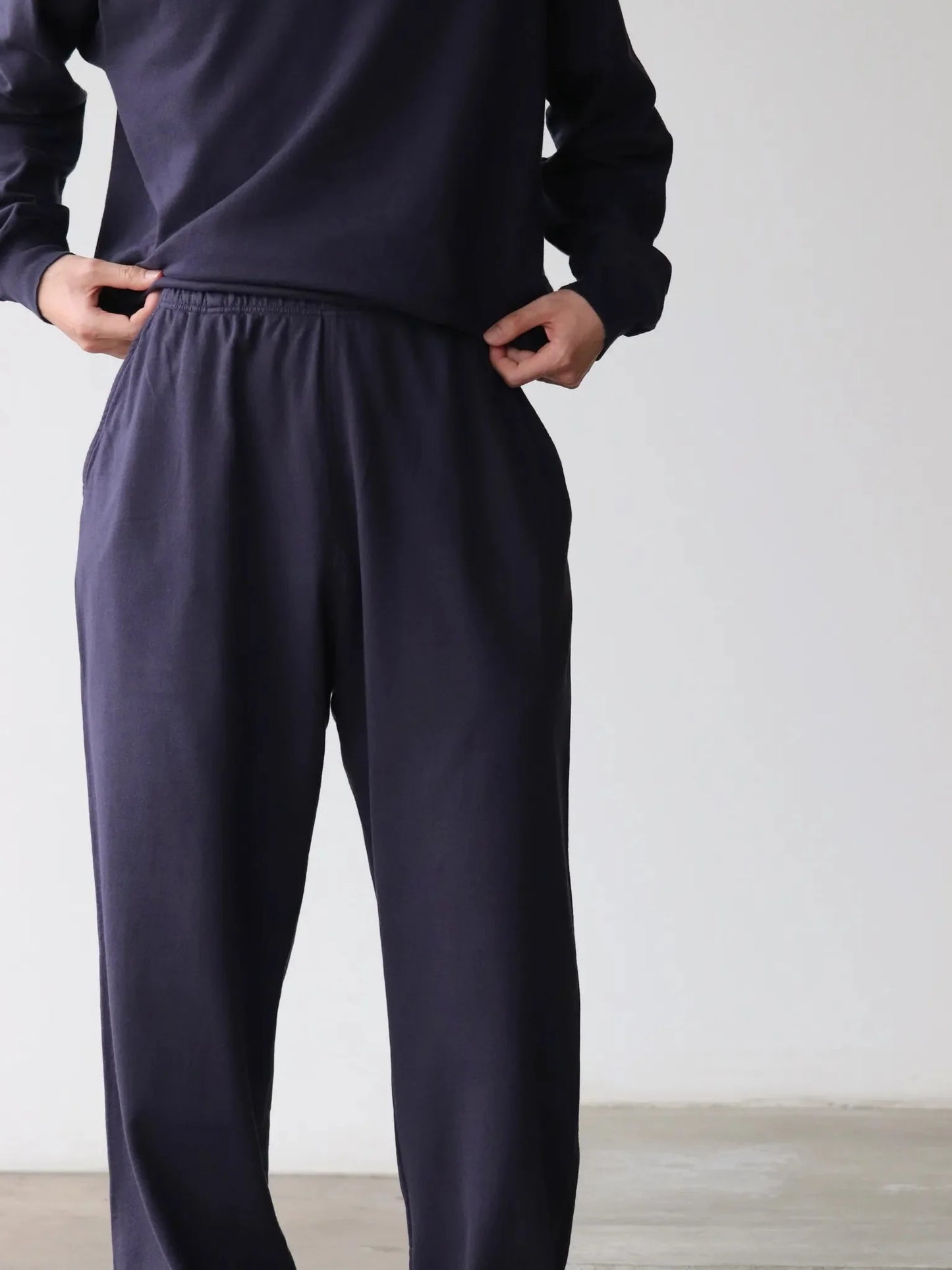 comoli-cotton-silk-jersey-pants-navy-5