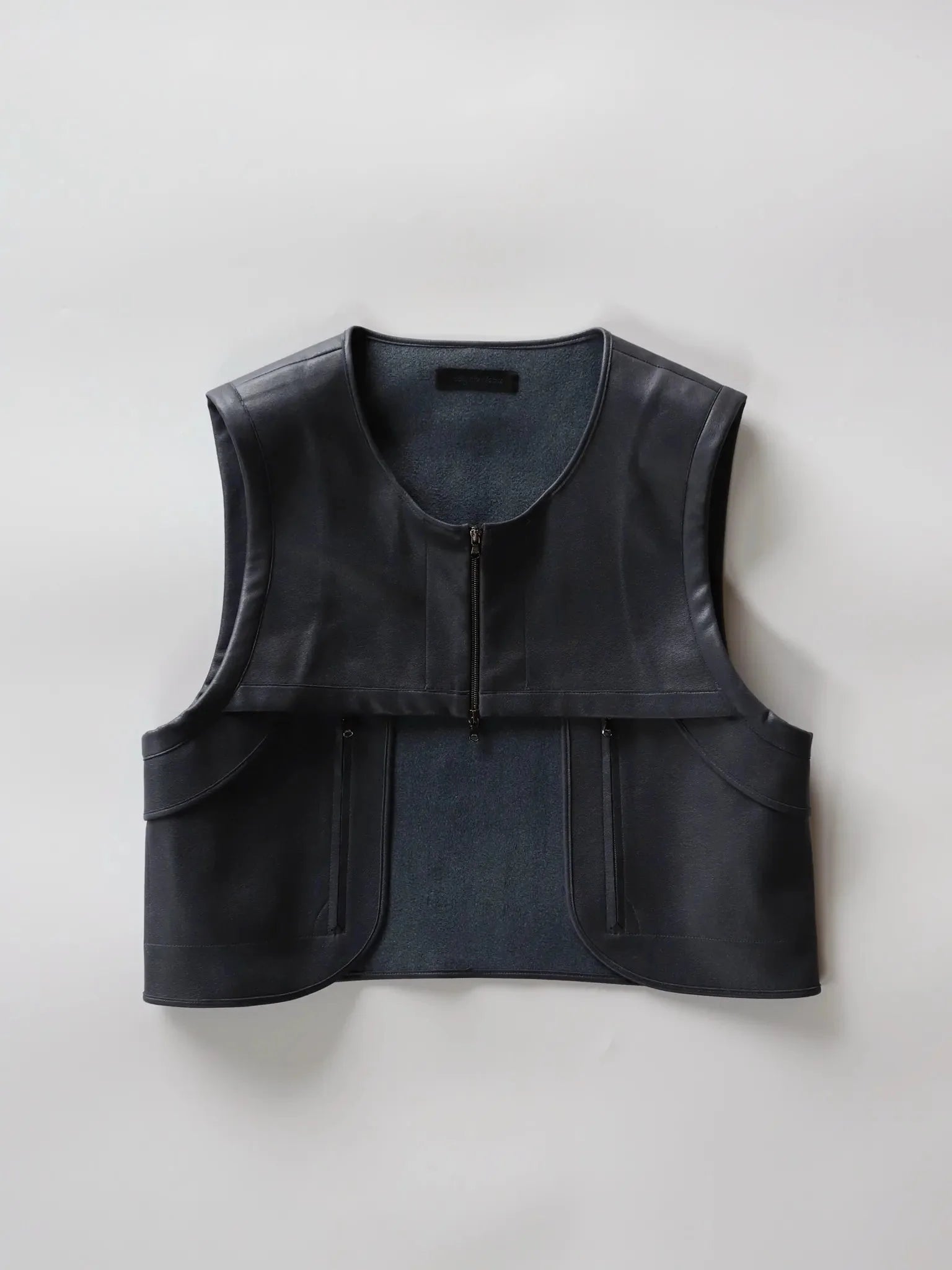 nobuyuki-matsui-cropped-vest-zip-navy-1