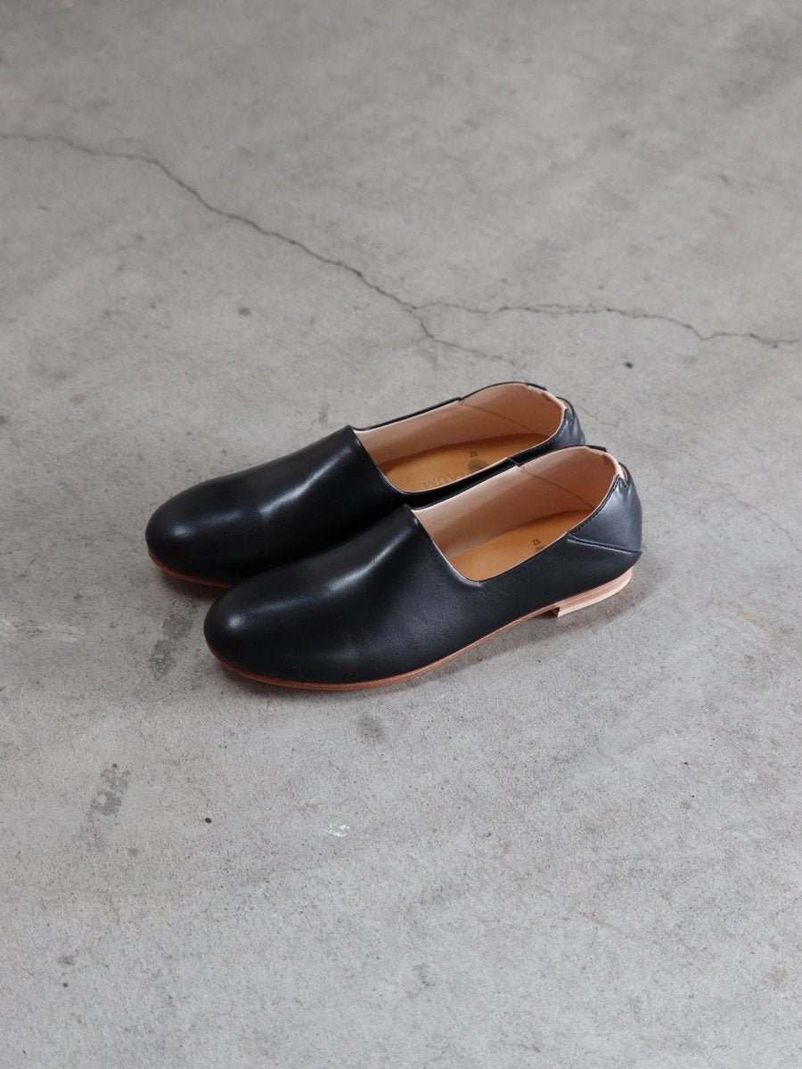 petrosolaum-kang-fu-flat-black-for-women-1