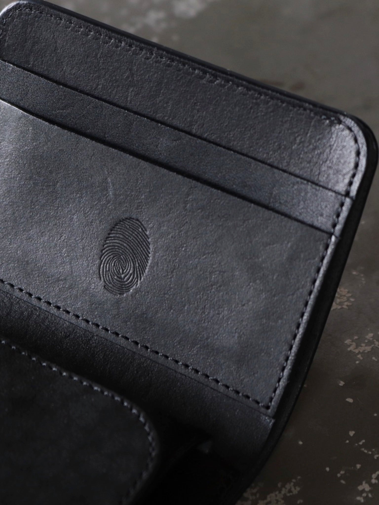 petrosolaum-casanovaandco-mountain-fold-wallet-black-4