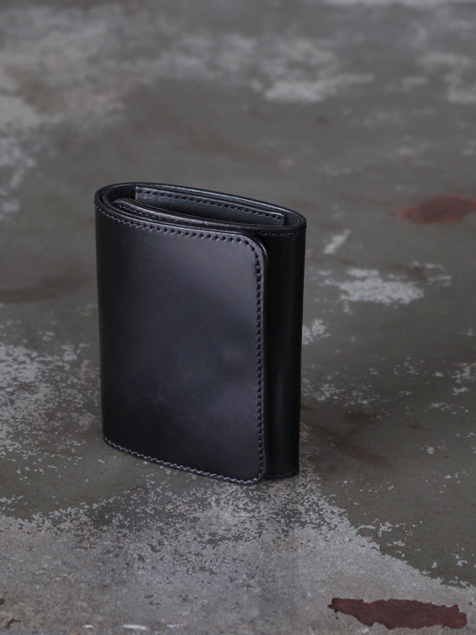 petrosolaum-casanovaandco-mountain-fold-wallet-black-1