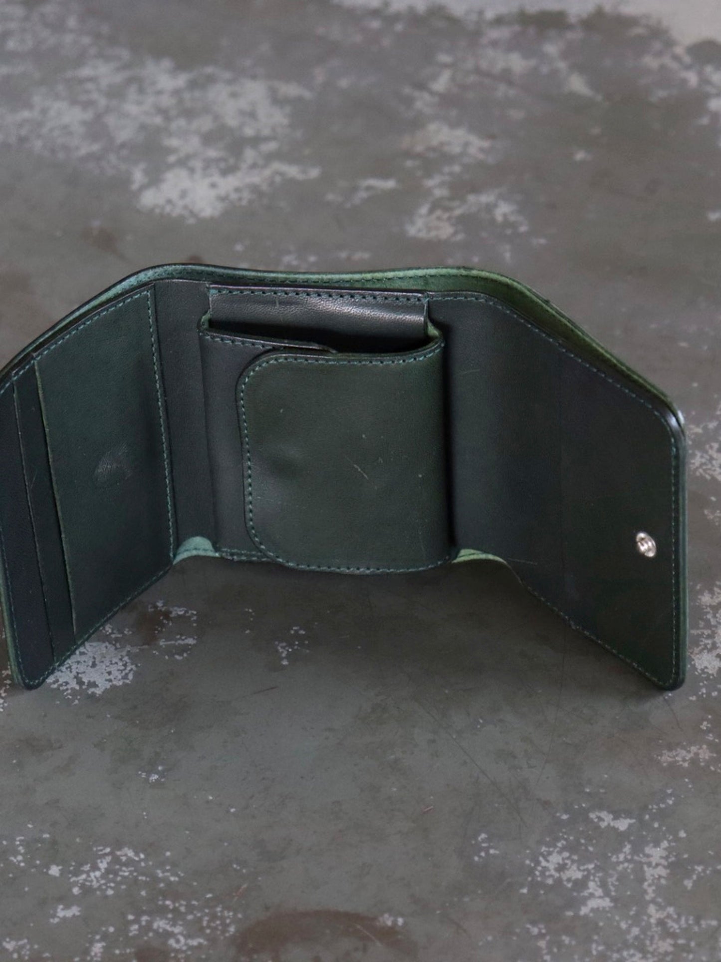 petrosolaum-casanovaandco-mountain-fold-wallet-dark-green-black-6