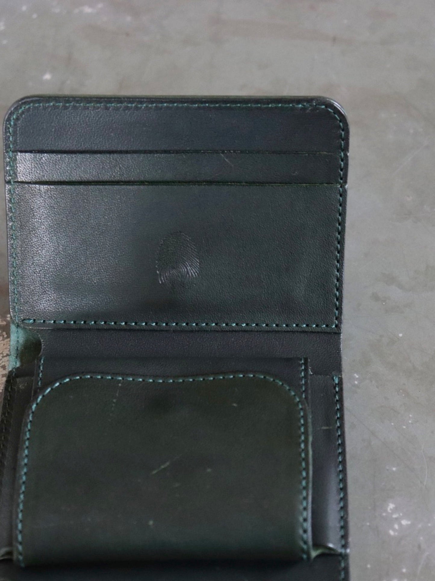 petrosolaum-casanovaandco-mountain-fold-wallet-dark-green-black-4