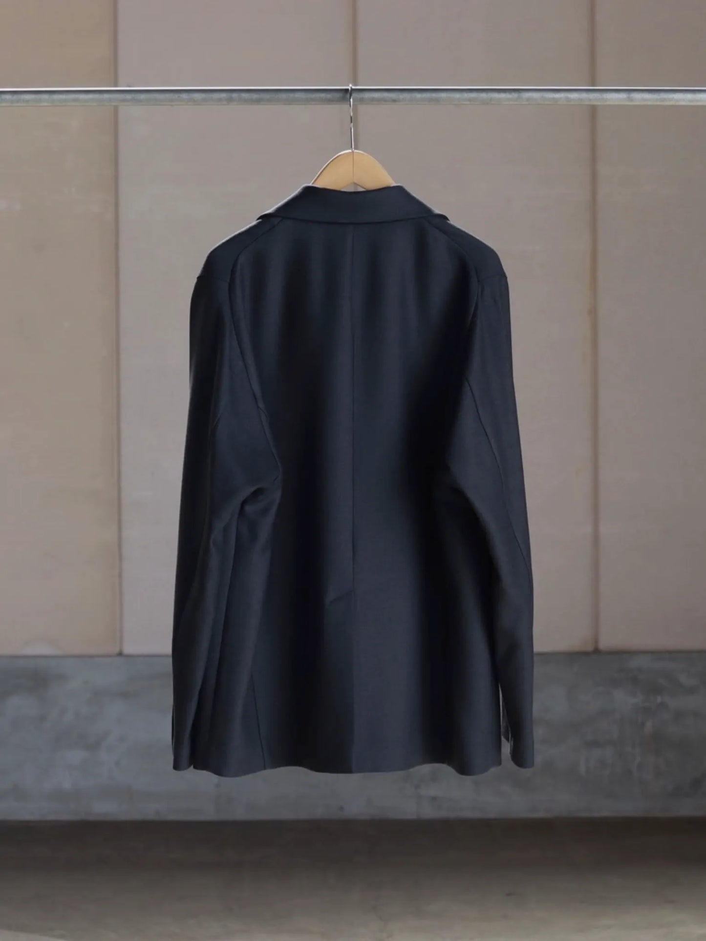 RELAXED SHOULDER JACKET SMOKE GRAY