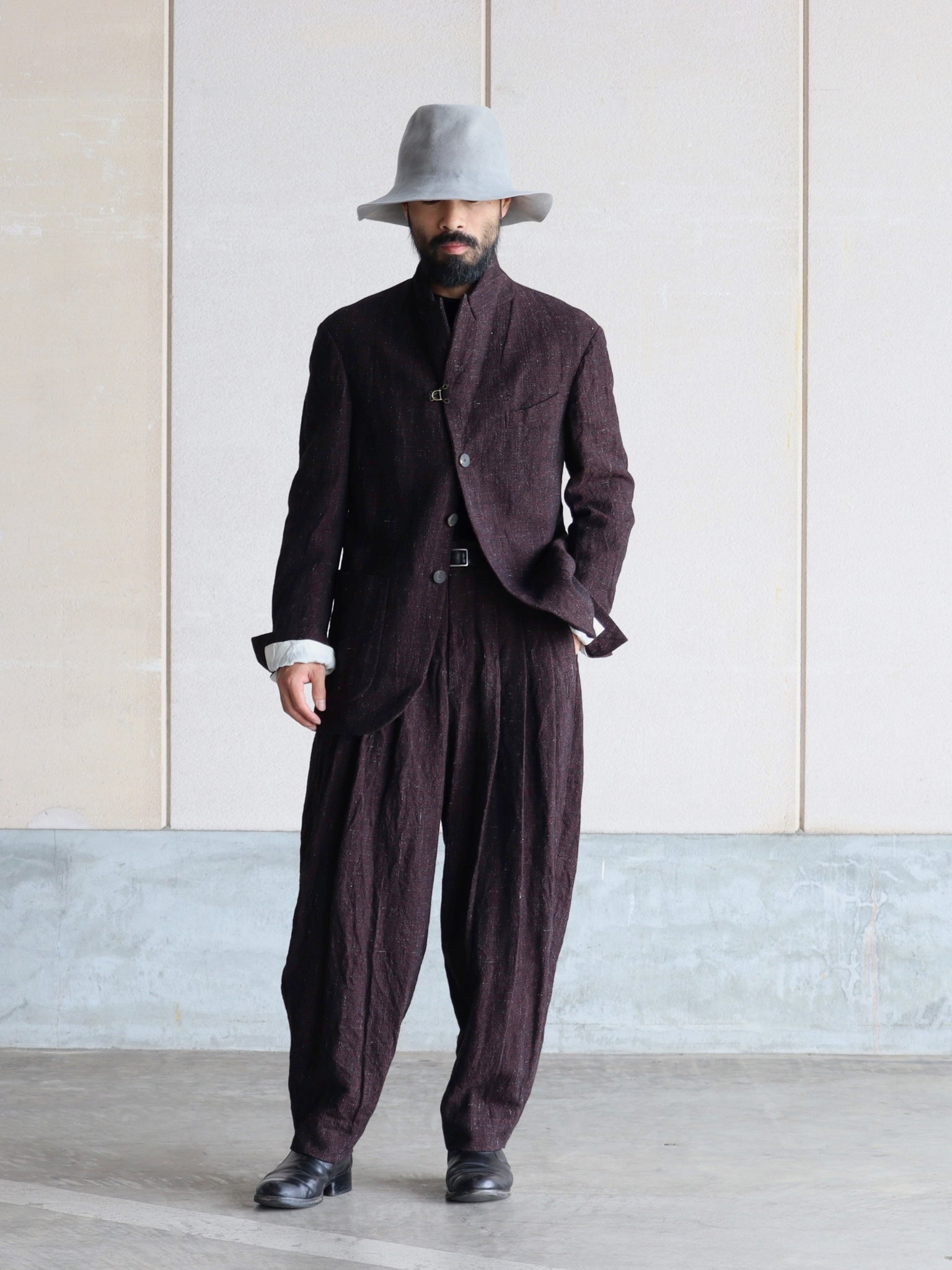 calmlence-triple-pleated-wide-tapered-trouser-dbrd-3