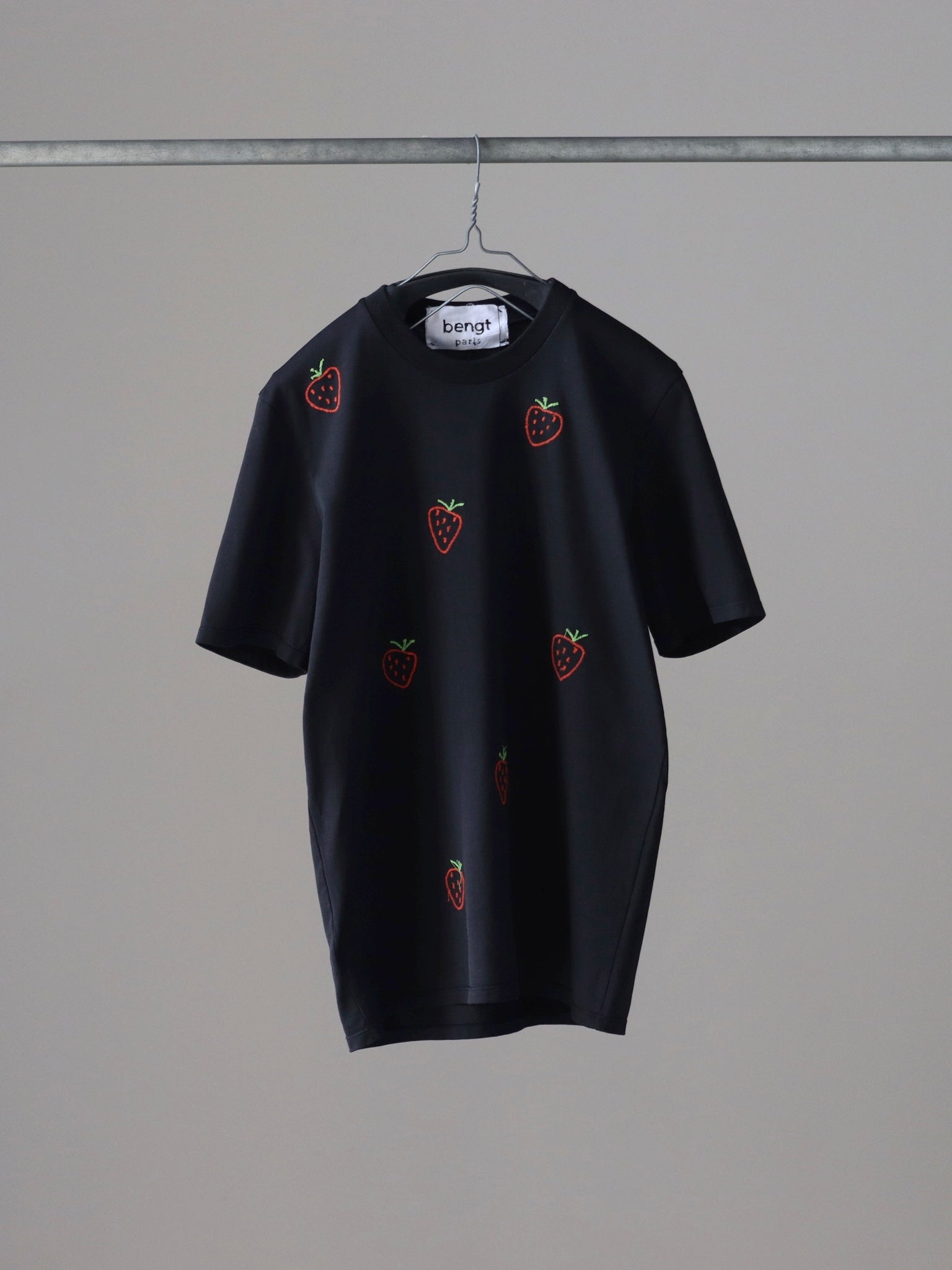 bengt-paris-tshirt-strawberries-black-1