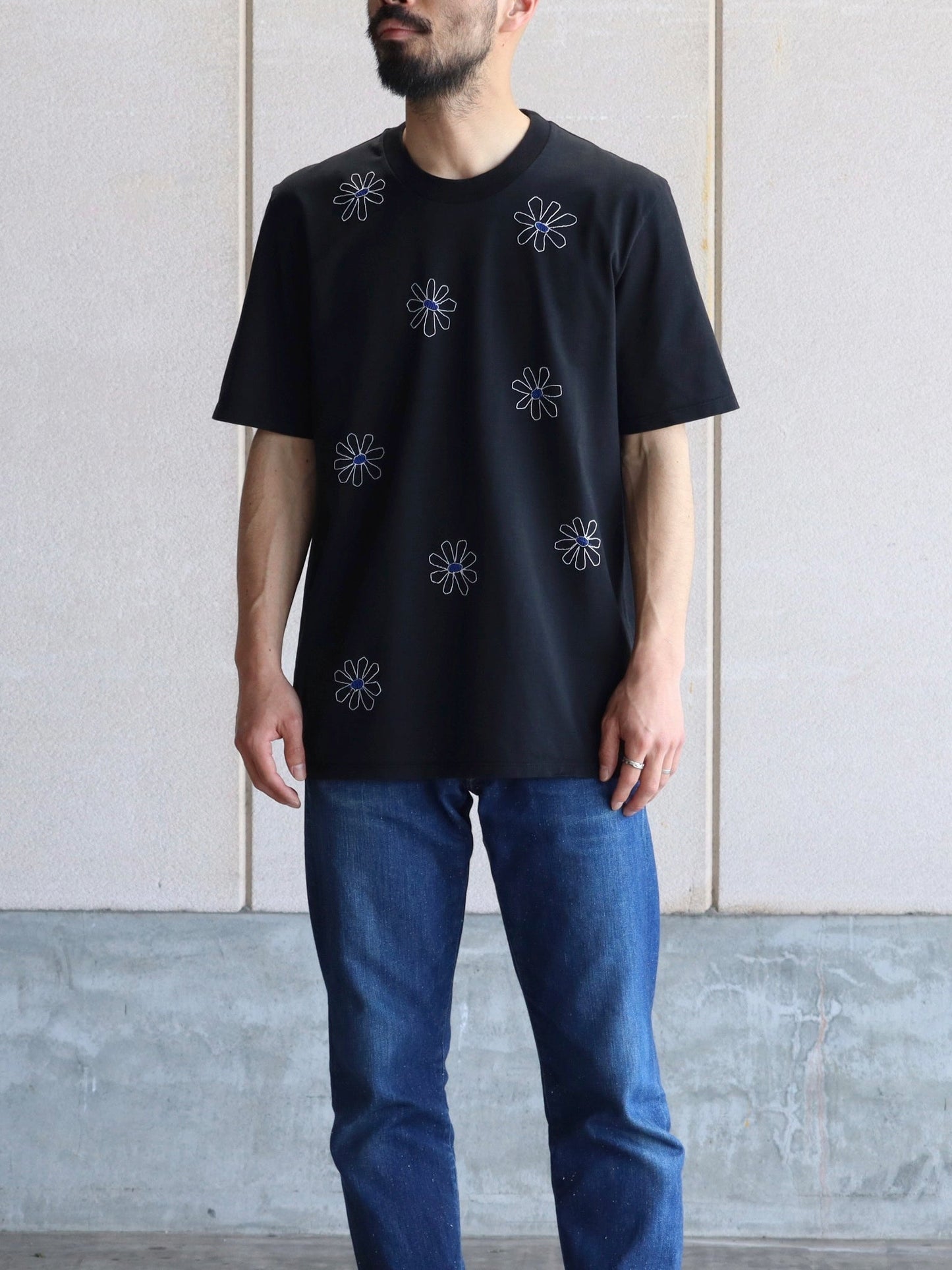 bengt-paris-tshirt-daisies-black-5