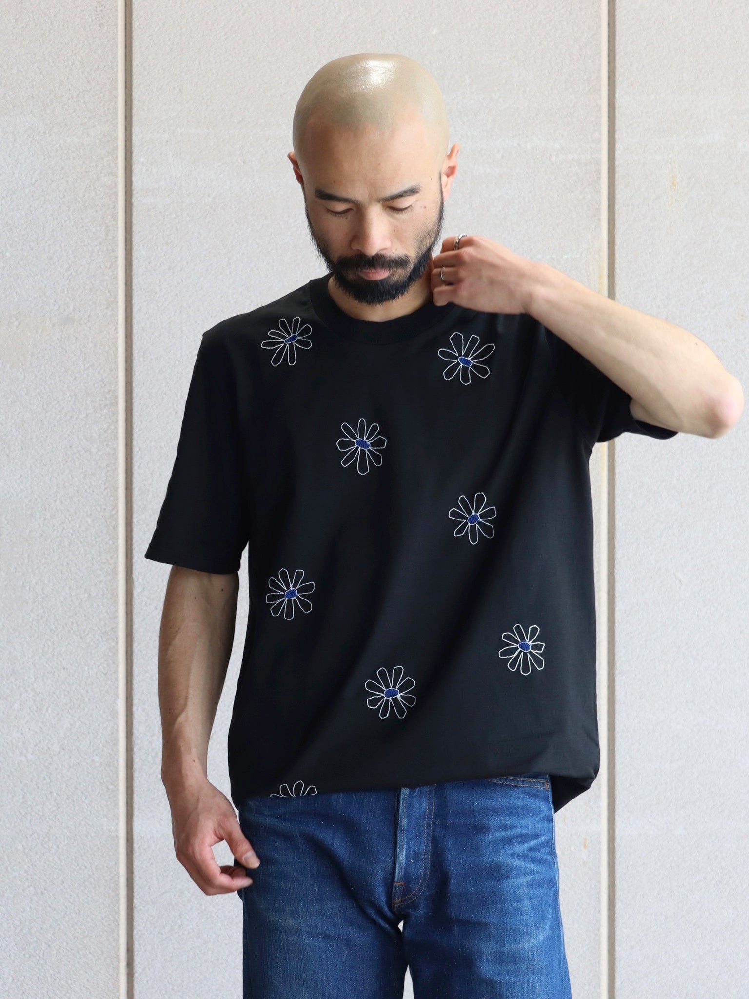 bengt-paris-tshirt-daisies-black-7