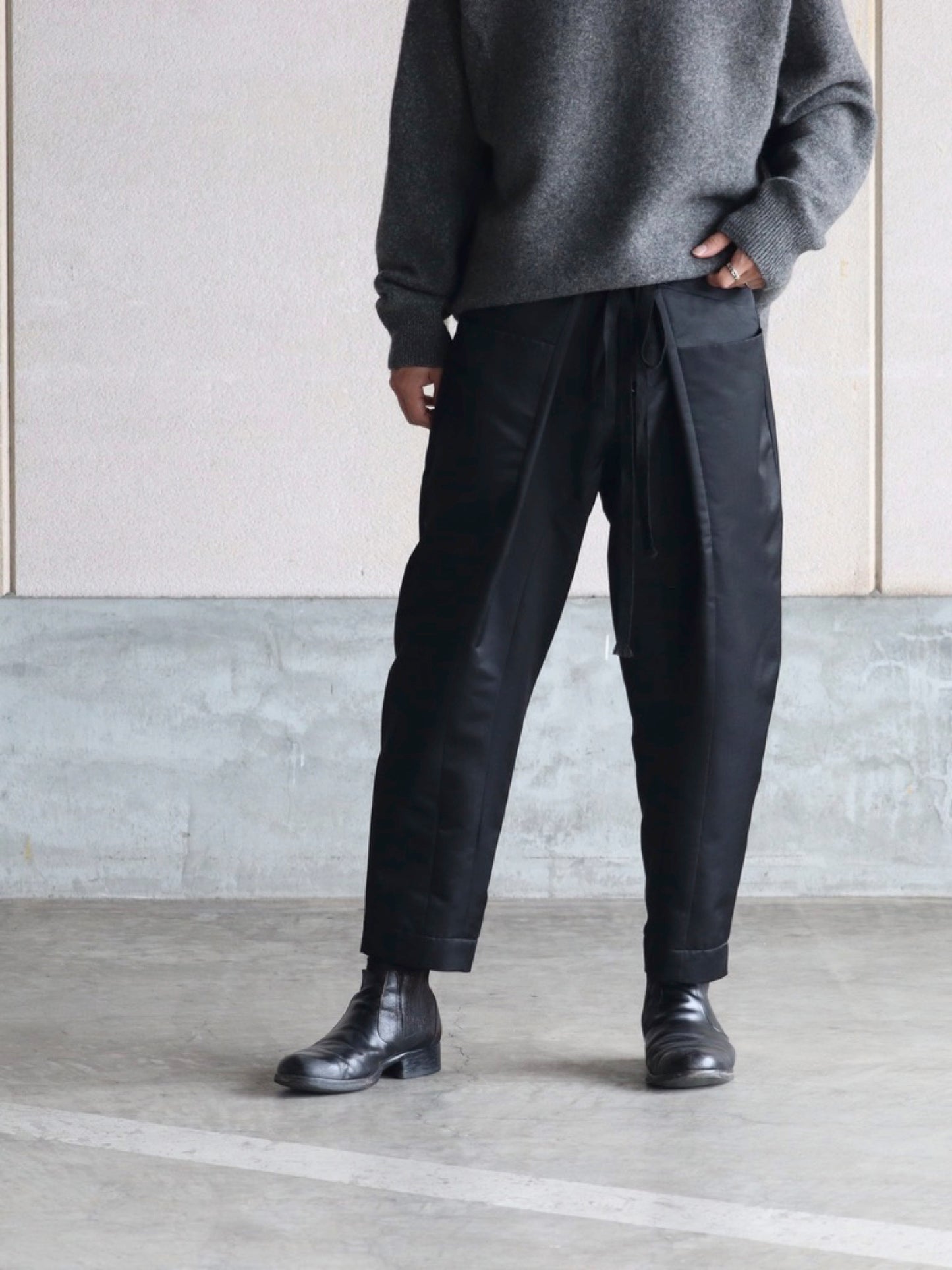 seventyfive | Tapered Trousers with Beltloop Raven