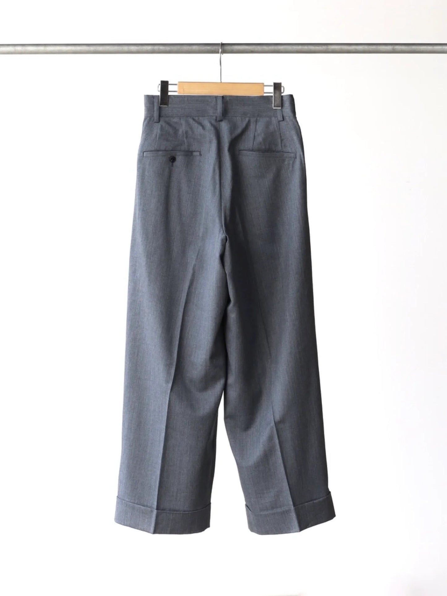 KAKAN | PLEATED WIDE TROUSERS GRAY