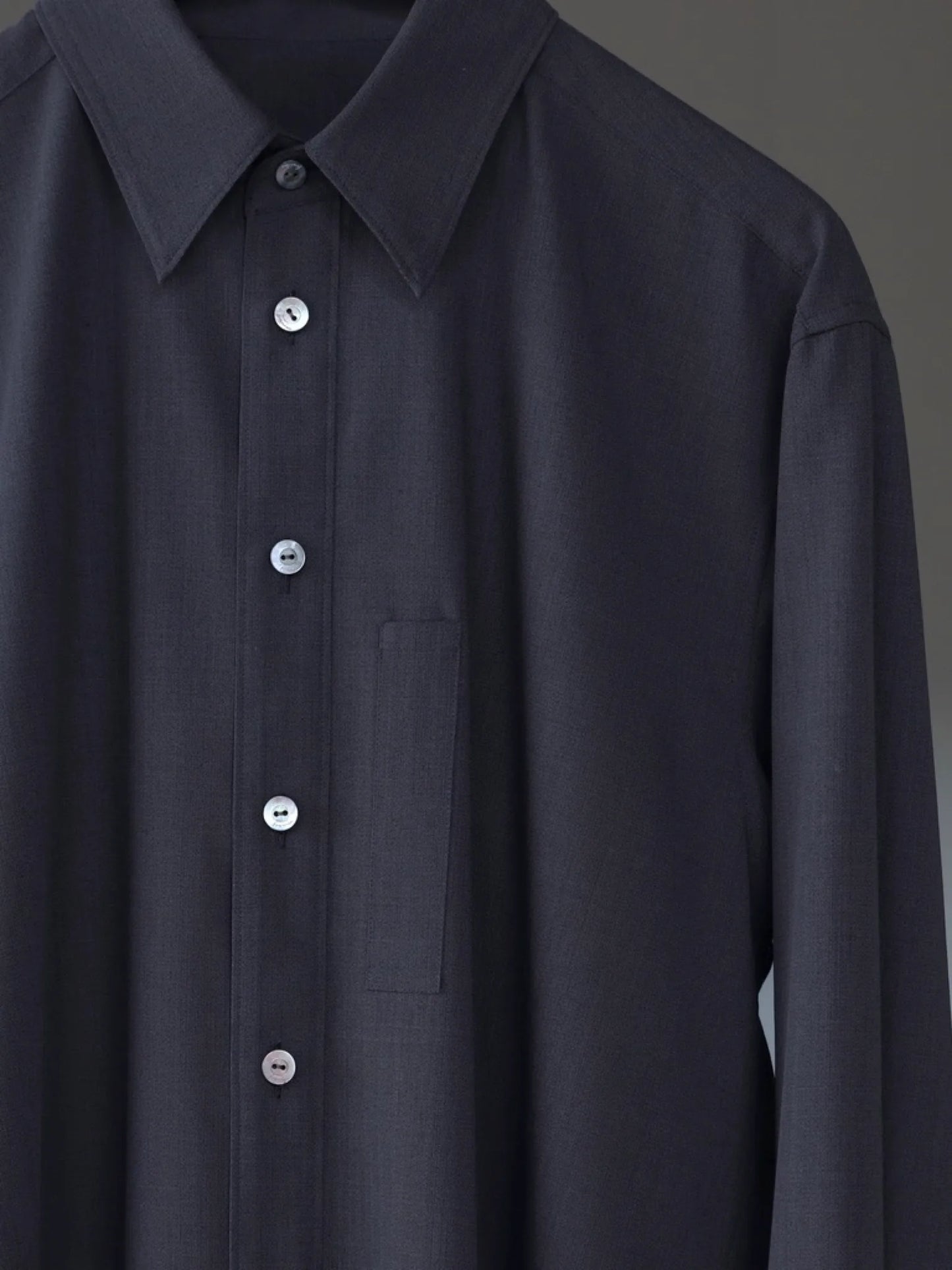 IRENISA | MIDDLE LENGTH SHIRT D.GRAY