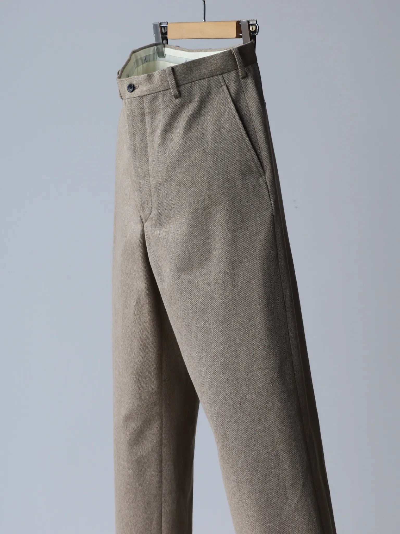 herill-cotton-twill-chino-pants-beige-3