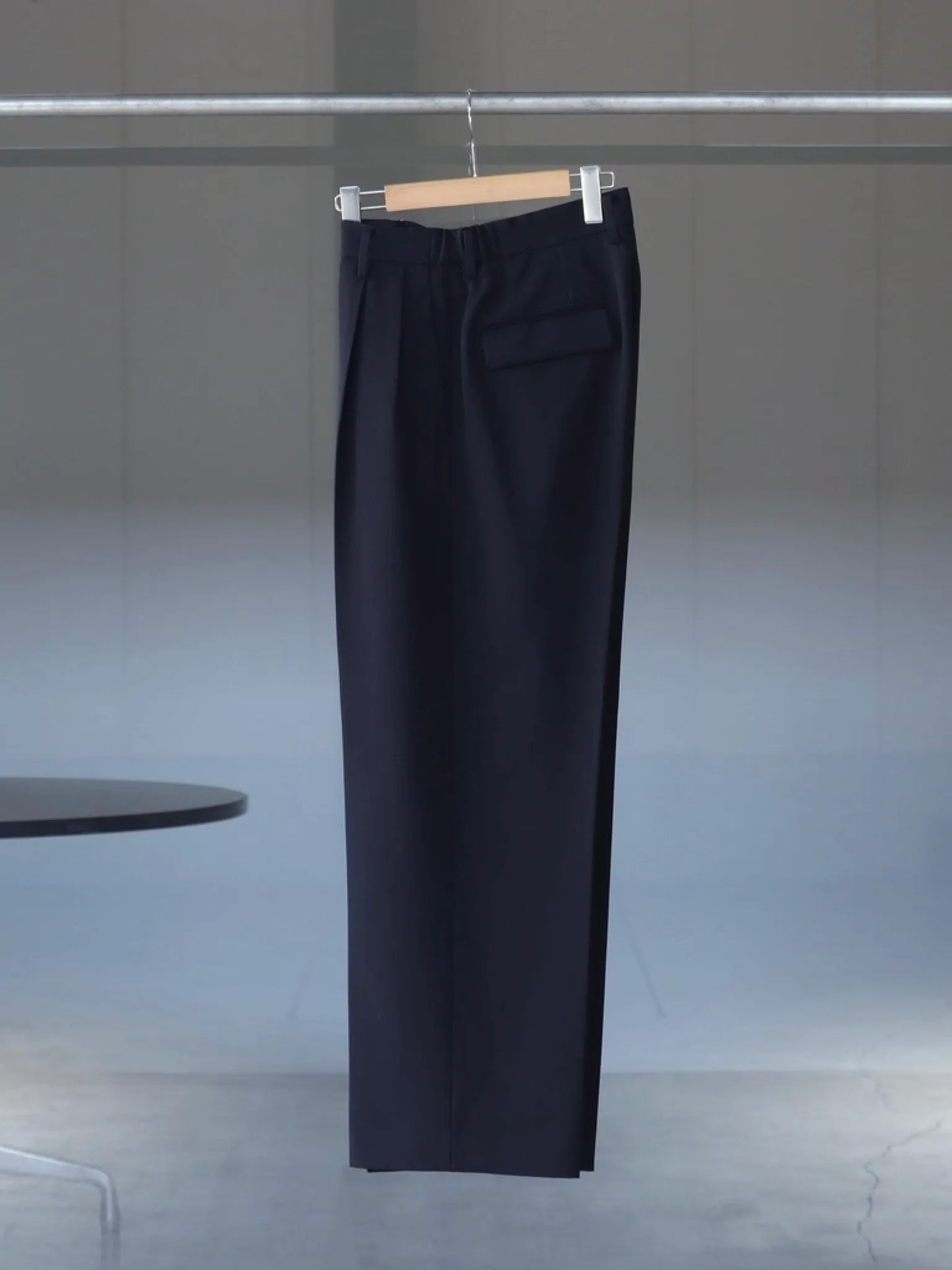 IRENISA | TWO TUCKS WIDE TROUSERS BLACK