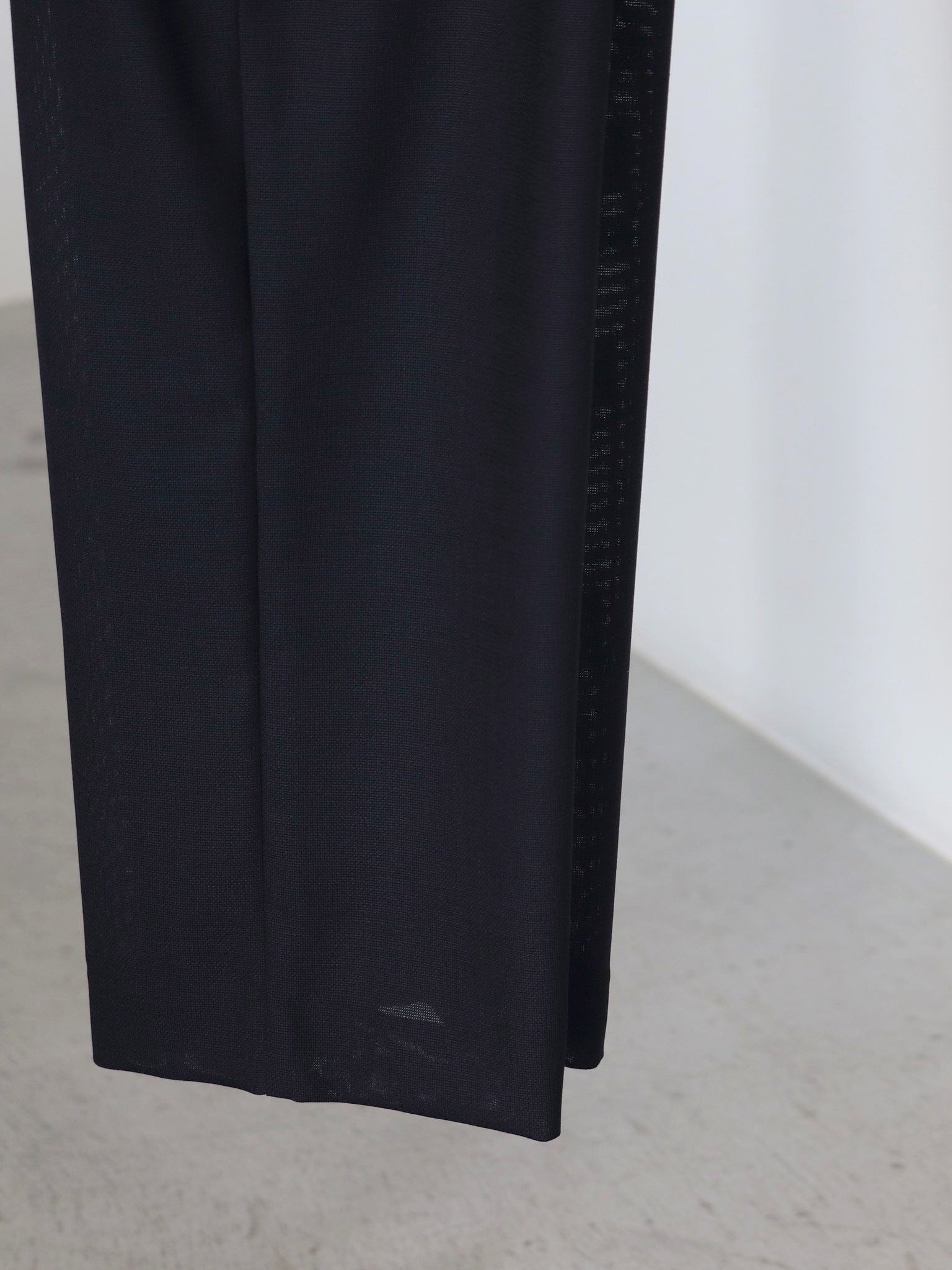 yamauchi-wool-mesh-cloth-wide-silhouette-pyjamas-pants-dark-navy-3