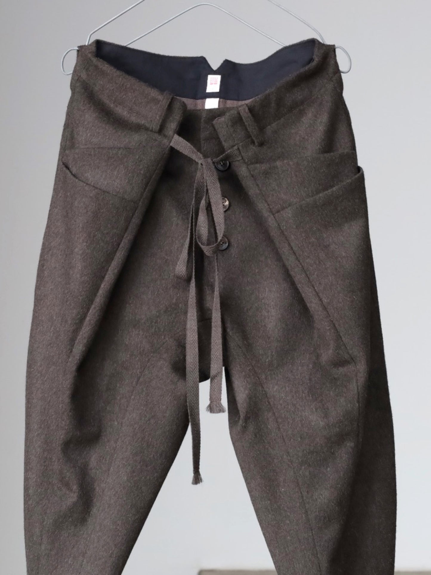 seventyfive | 6-Pocket Tapered Trousers 브라운 올리브