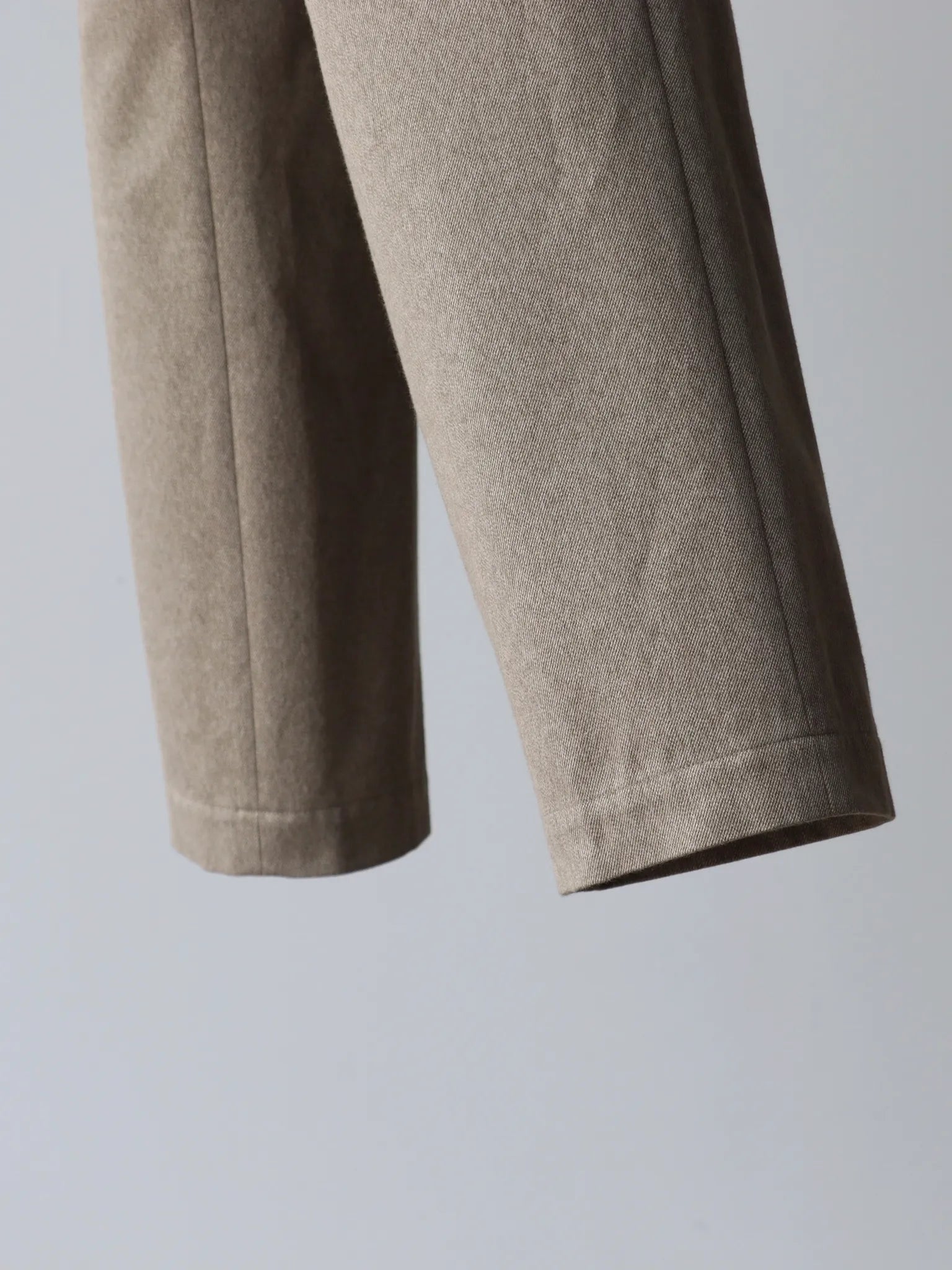 herill-cotton-twill-chino-pants-beige-4